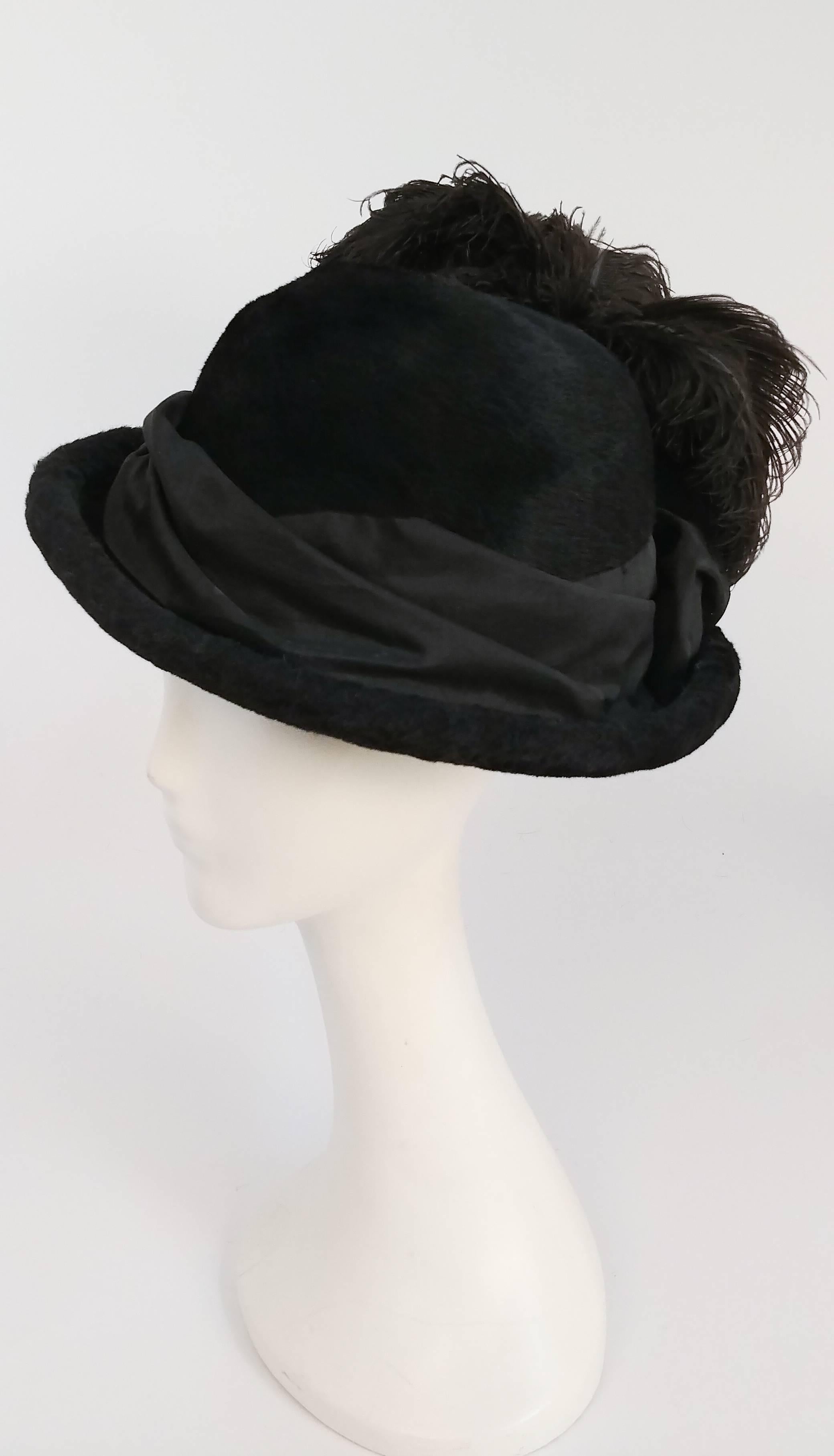 1910s Edwardian Black Hat w/ Silk Ribbon & Ostrich Feather Trim. Adjustable lining.