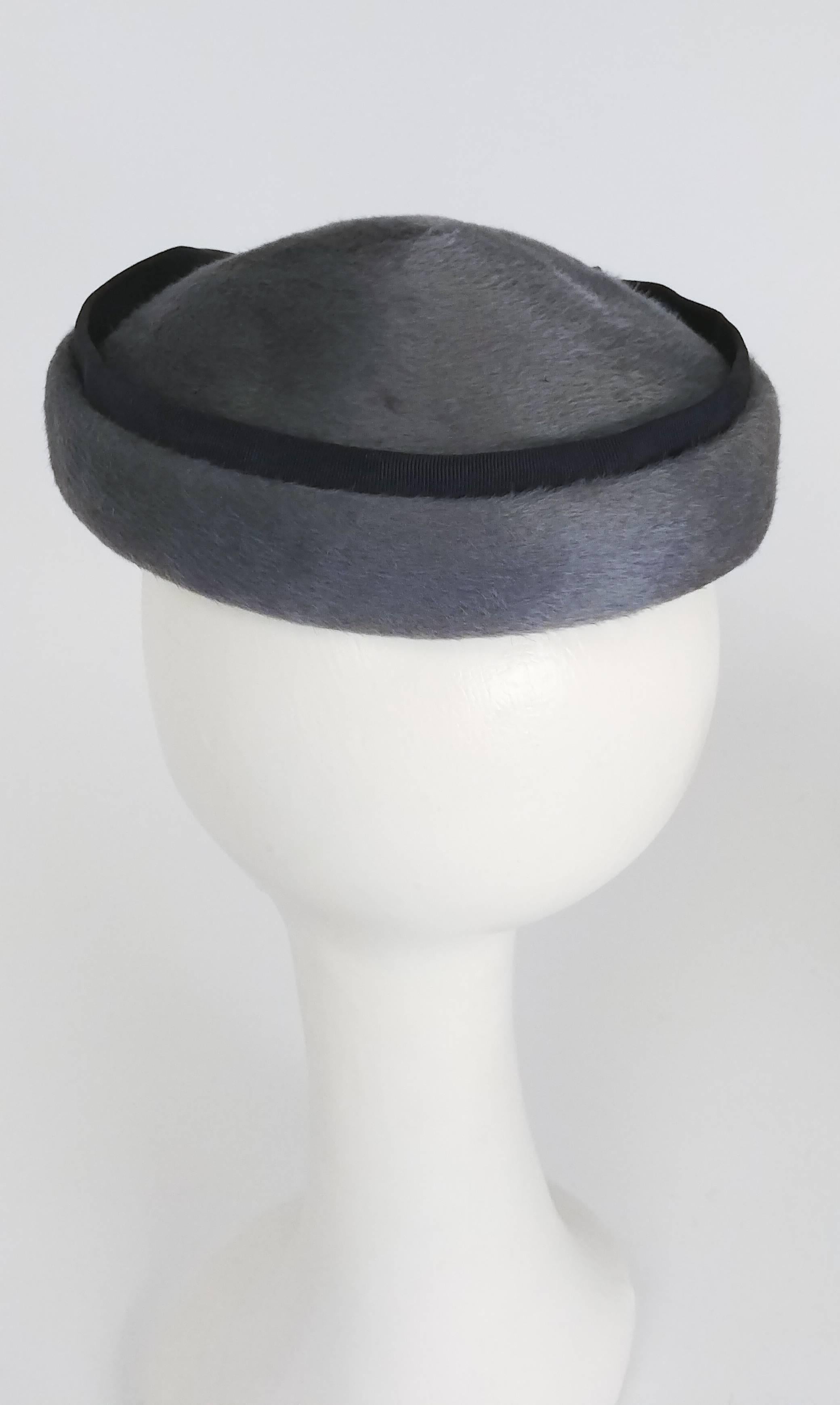 Black 1950s Grey Hat w/ Wrapping Ribbon Detail