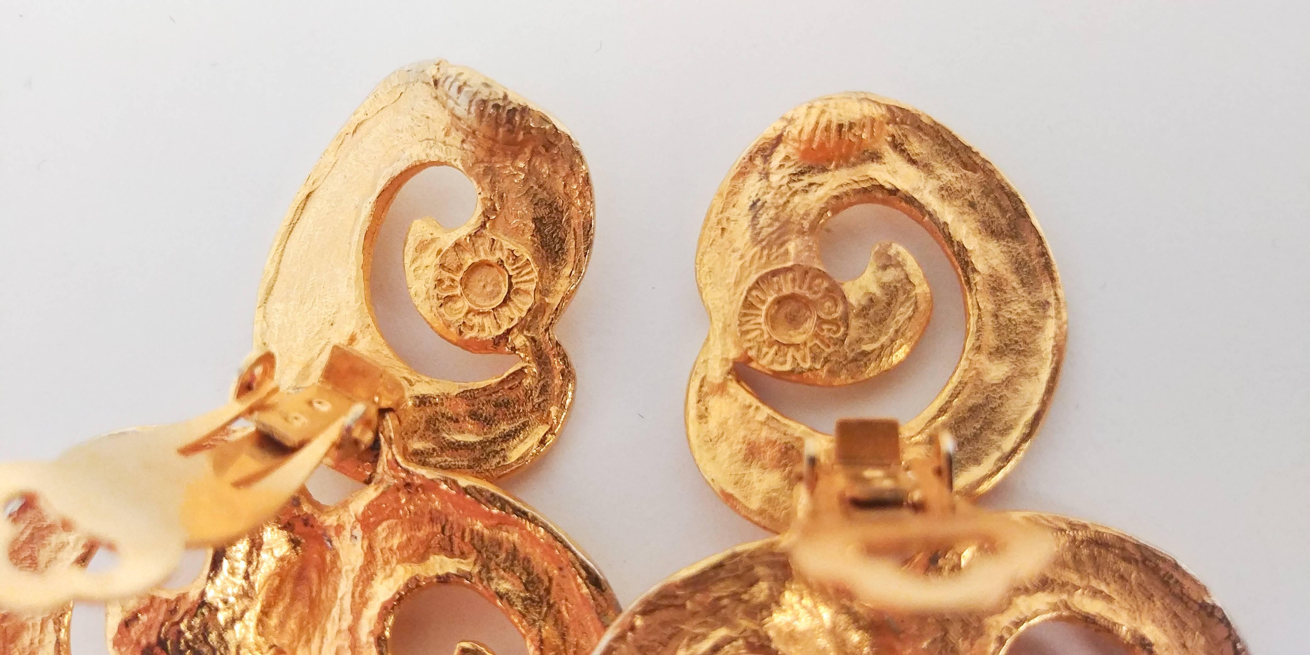 Women's 1980s Clara Studio Hammered Gold Imitation Pearl Drop Clip On Earrings