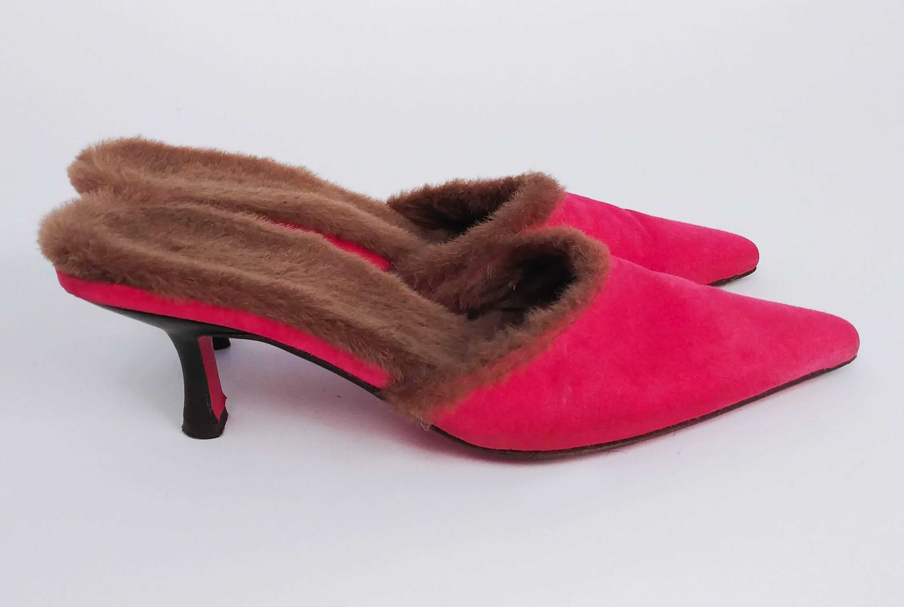 1980s Ungaro Hot Pink Suede Mules w/ Faux Fur Lining. Trumpet shaped kitten heel. Lined in brown faux fur. Pointed toes. Slight wear in soles. Marked size 7.