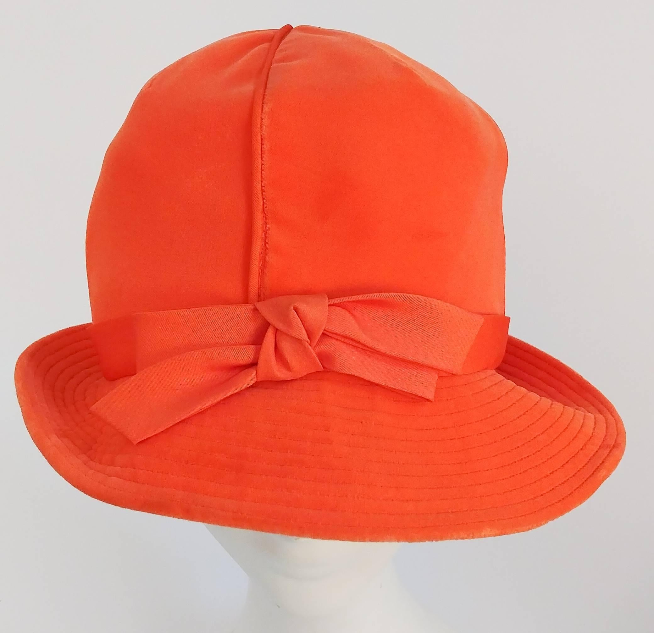 1960s Orange Mod Velvet Cloche Hat In Excellent Condition For Sale In San Francisco, CA