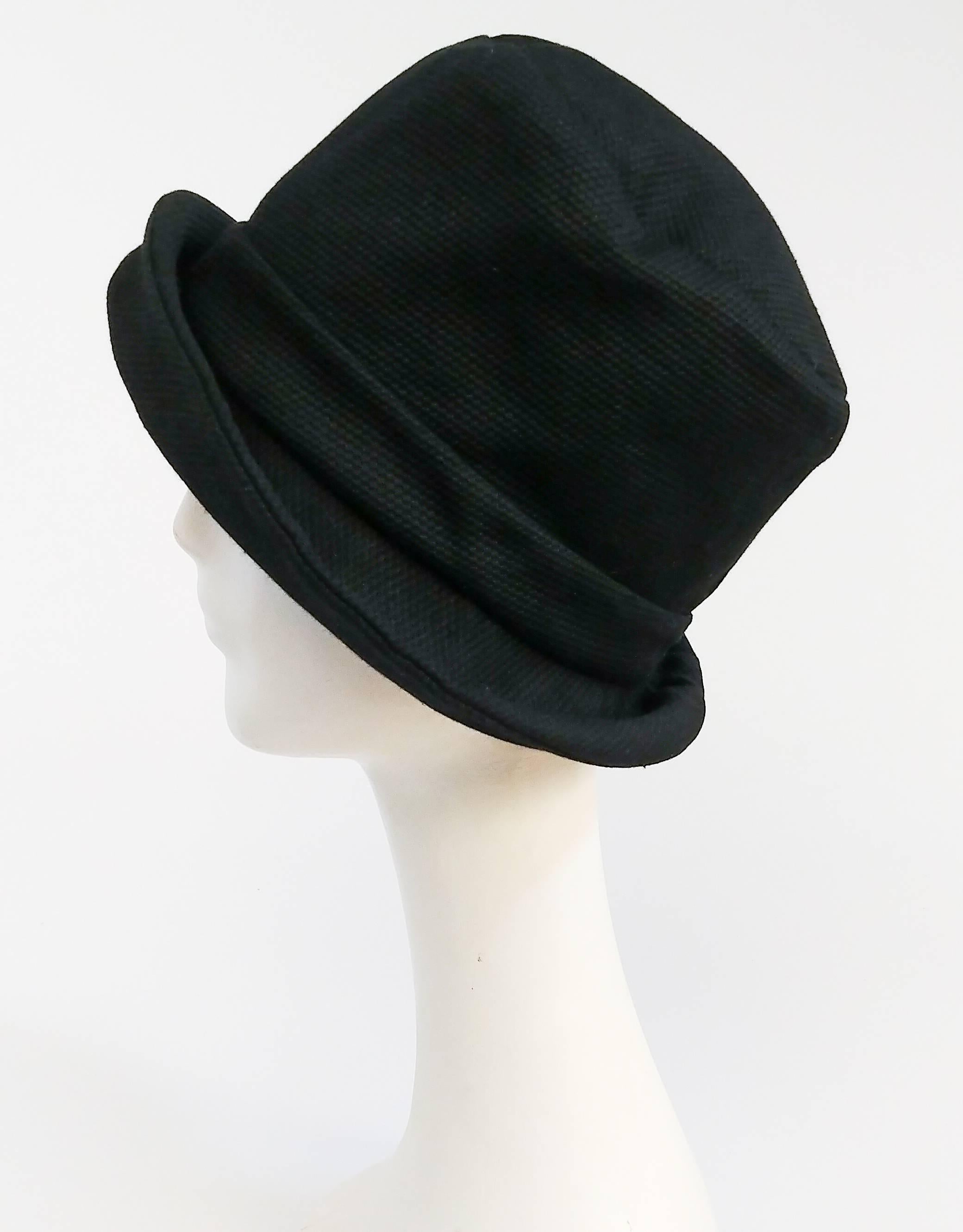 1960s Mod Black Pique Bucket Hat In Excellent Condition In San Francisco, CA