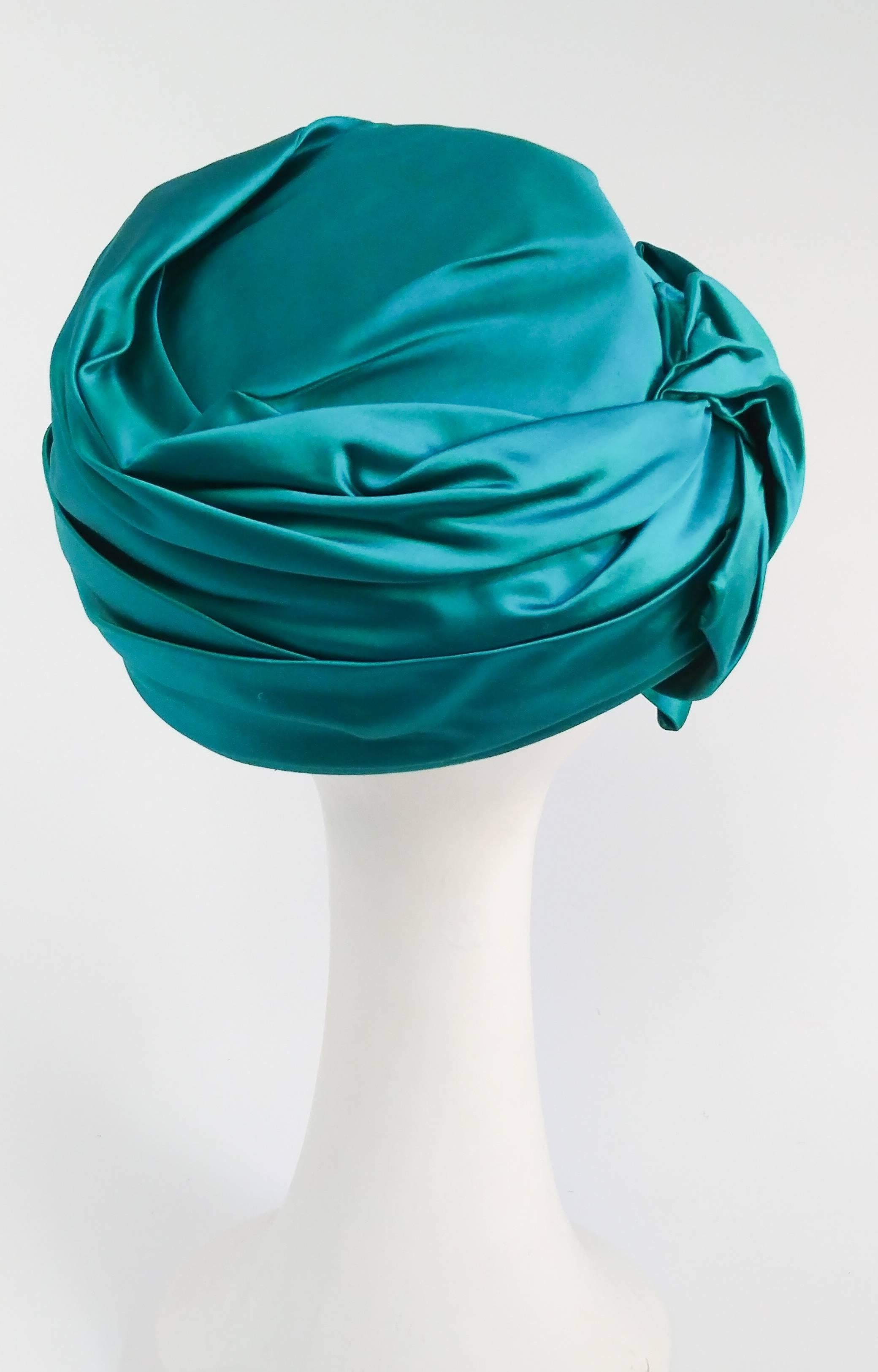 1960s Green Satin Turban Hat w/ Side Bow In Excellent Condition In San Francisco, CA