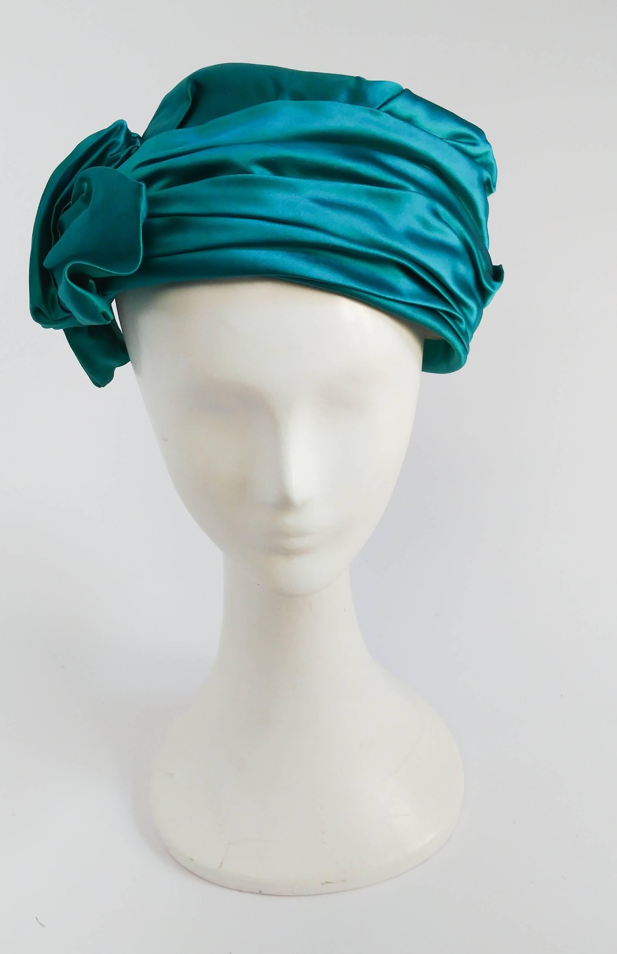 1960s Green Turban Hat w/ Side Bow. Beautifully draped 60s hat finished on the side with eye-catching and adorable ruched bow.