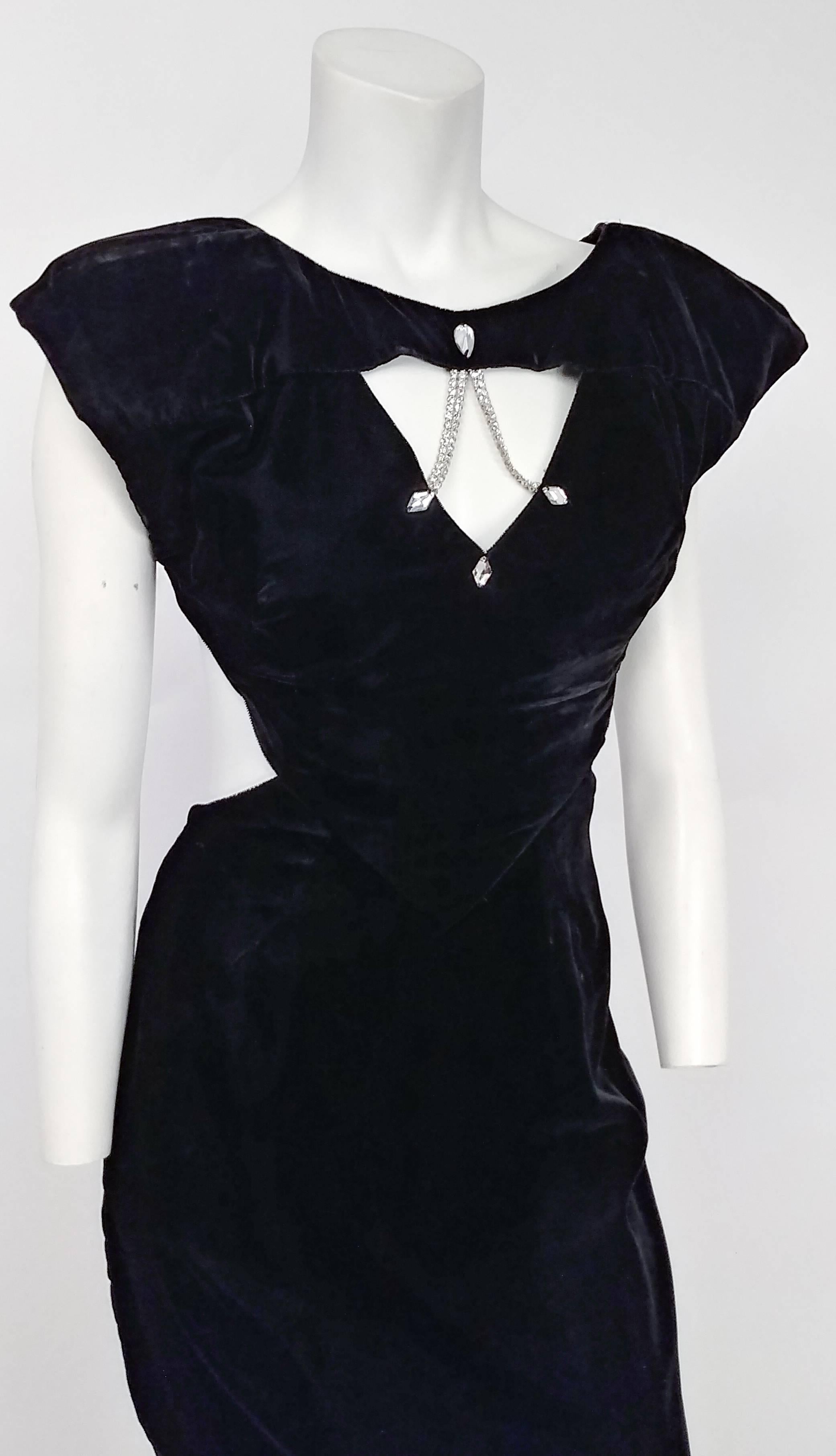 1980er Jahre Schwarzes Cocktailkleid aus Samt mit offenem Rücken  im Zustand „Hervorragend“ im Angebot in San Francisco, CA
