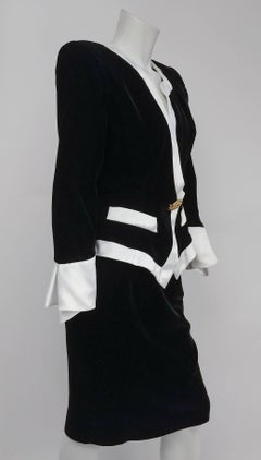 Ensemble veste et jupe en velours noir avec bordure en satin blanc Lilli Rubin, années 1980