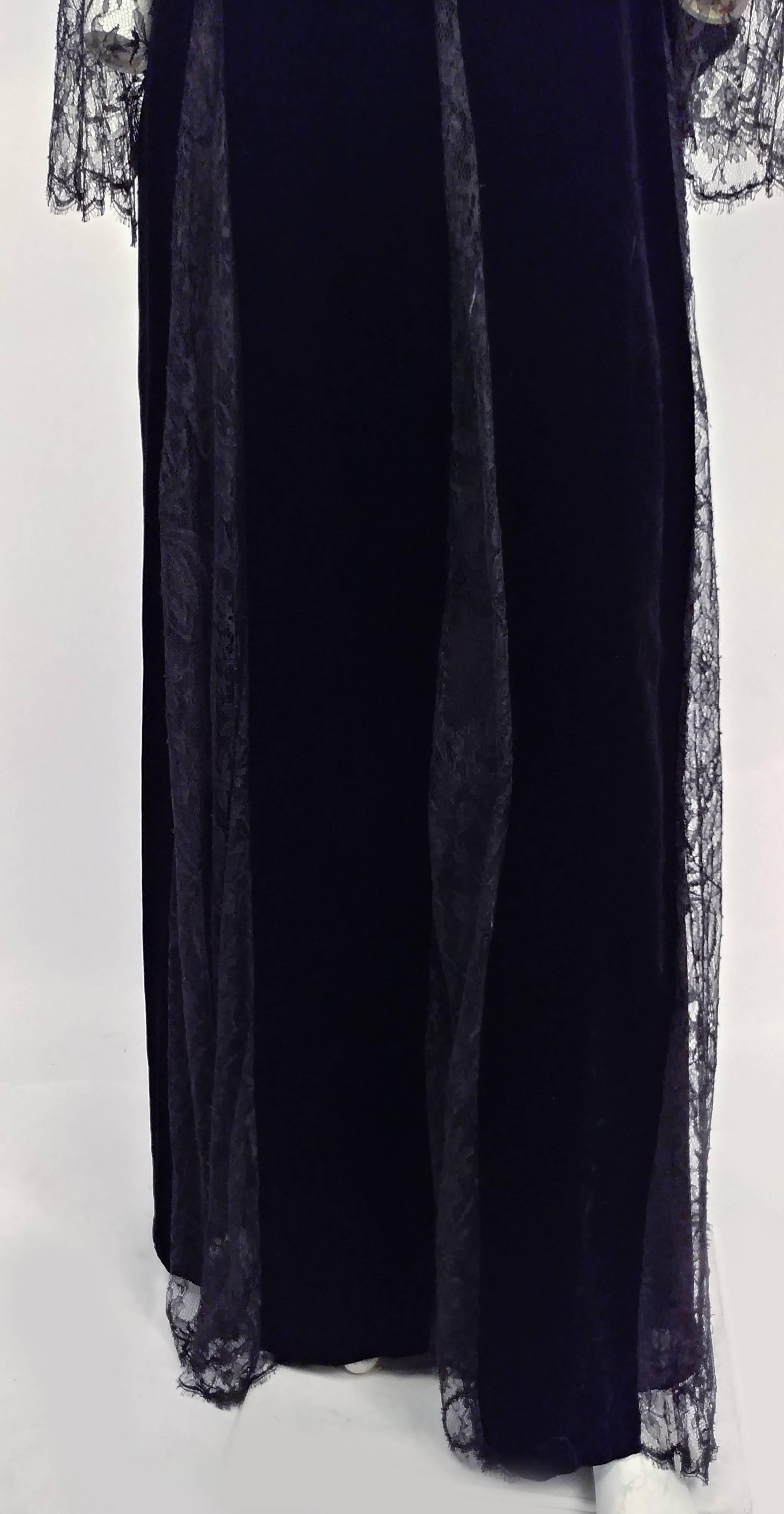 1980s Bill Blass Black Velvet Gown w/ Lace Detail In Good Condition For Sale In San Francisco, CA