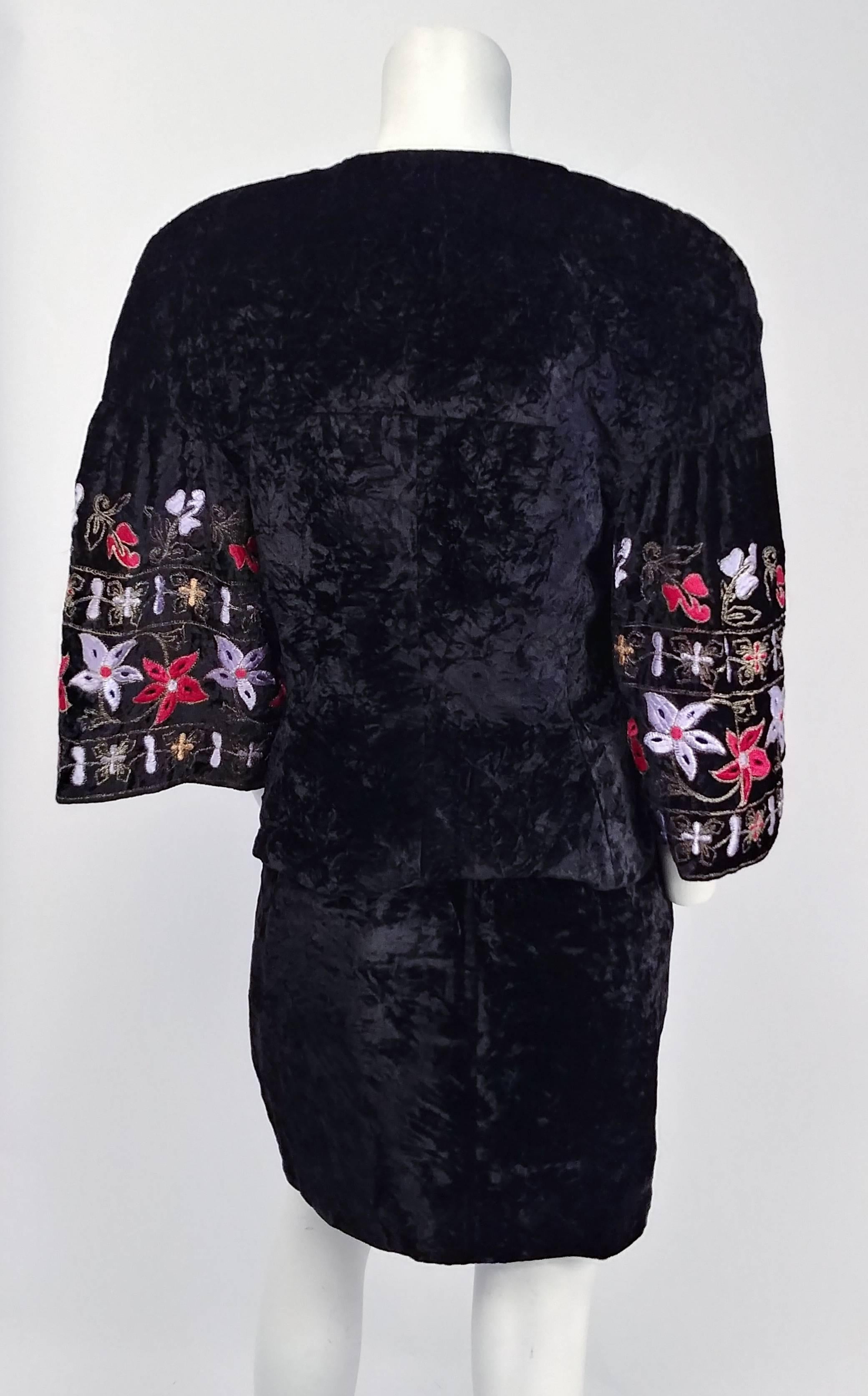 1980s Victor Costa Black Crushed Velvet Suit Set w/ Embroidered Flower Sleeves In Excellent Condition For Sale In San Francisco, CA
