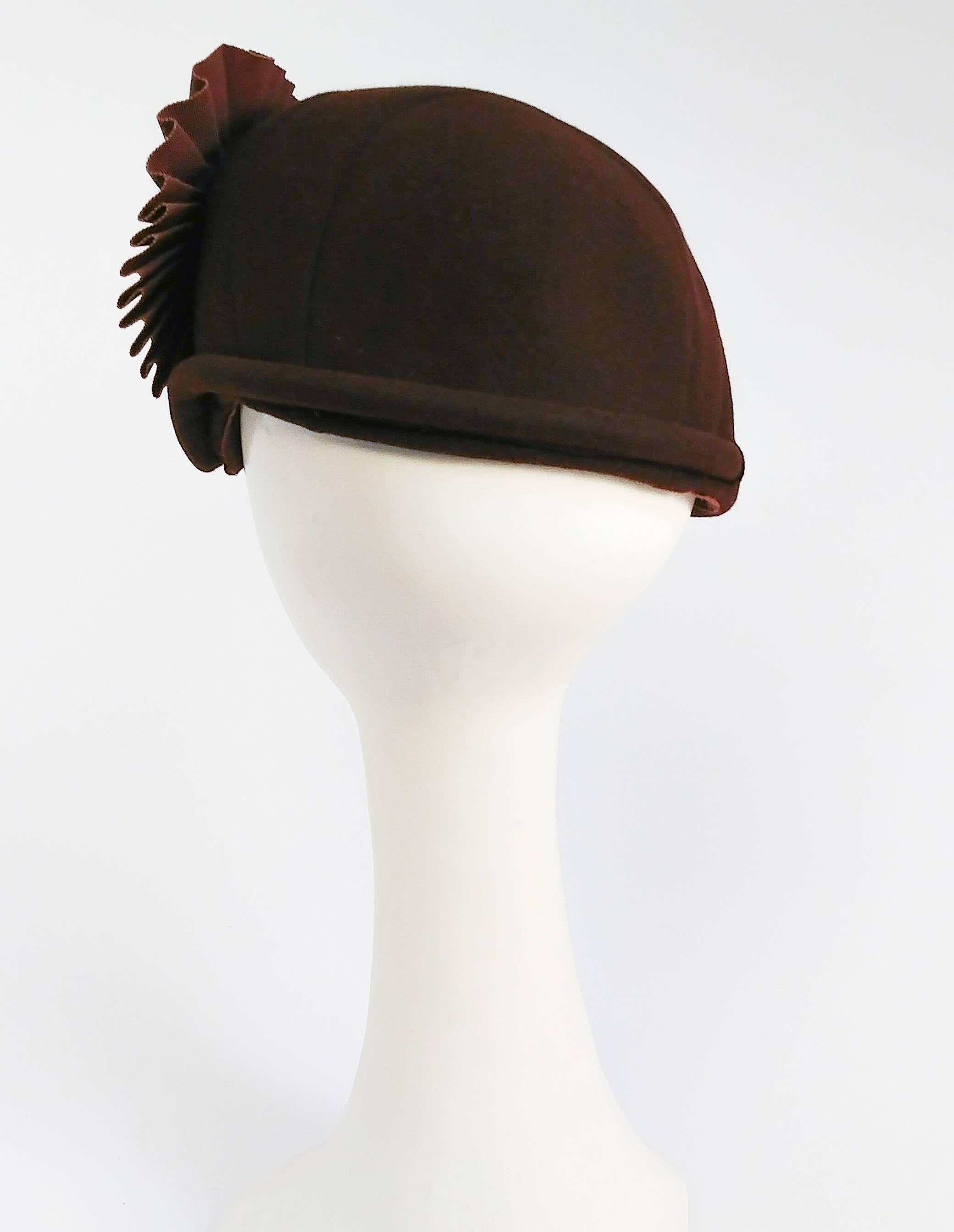 Black 1930s Brown Felt Hat w/ Ruffled Fan