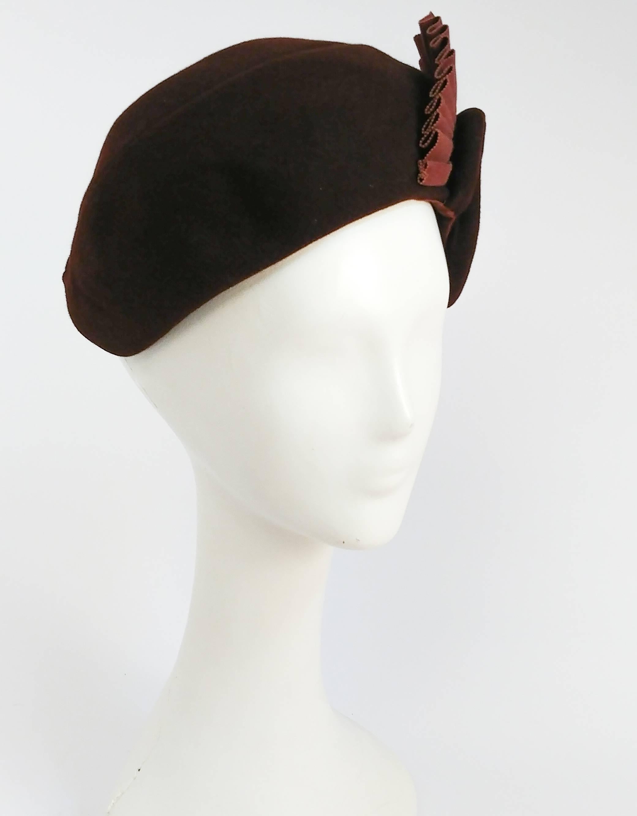 Women's 1930s Brown Felt Hat w/ Ruffled Fan