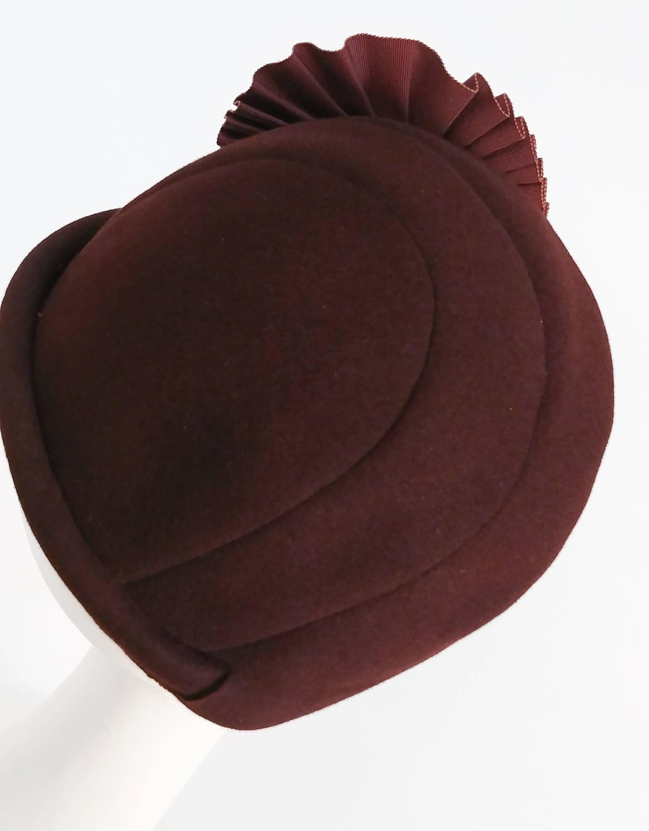 1930s Brown Felt Hat w/ Ruffled Fan 2