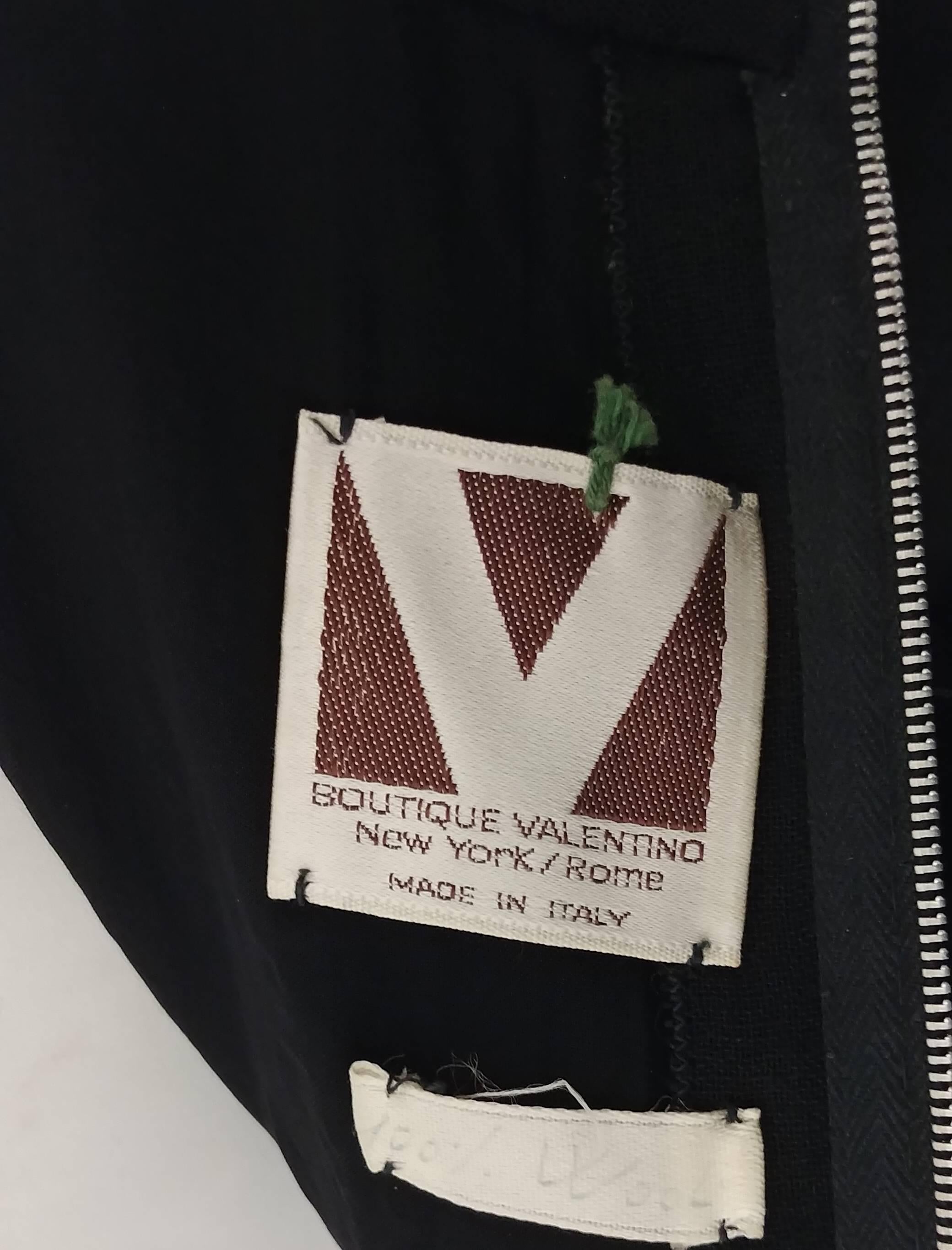 Vestido de día negro con fruncidos Valentino de los años 60 en Excelente estado para la venta en San Francisco, CA