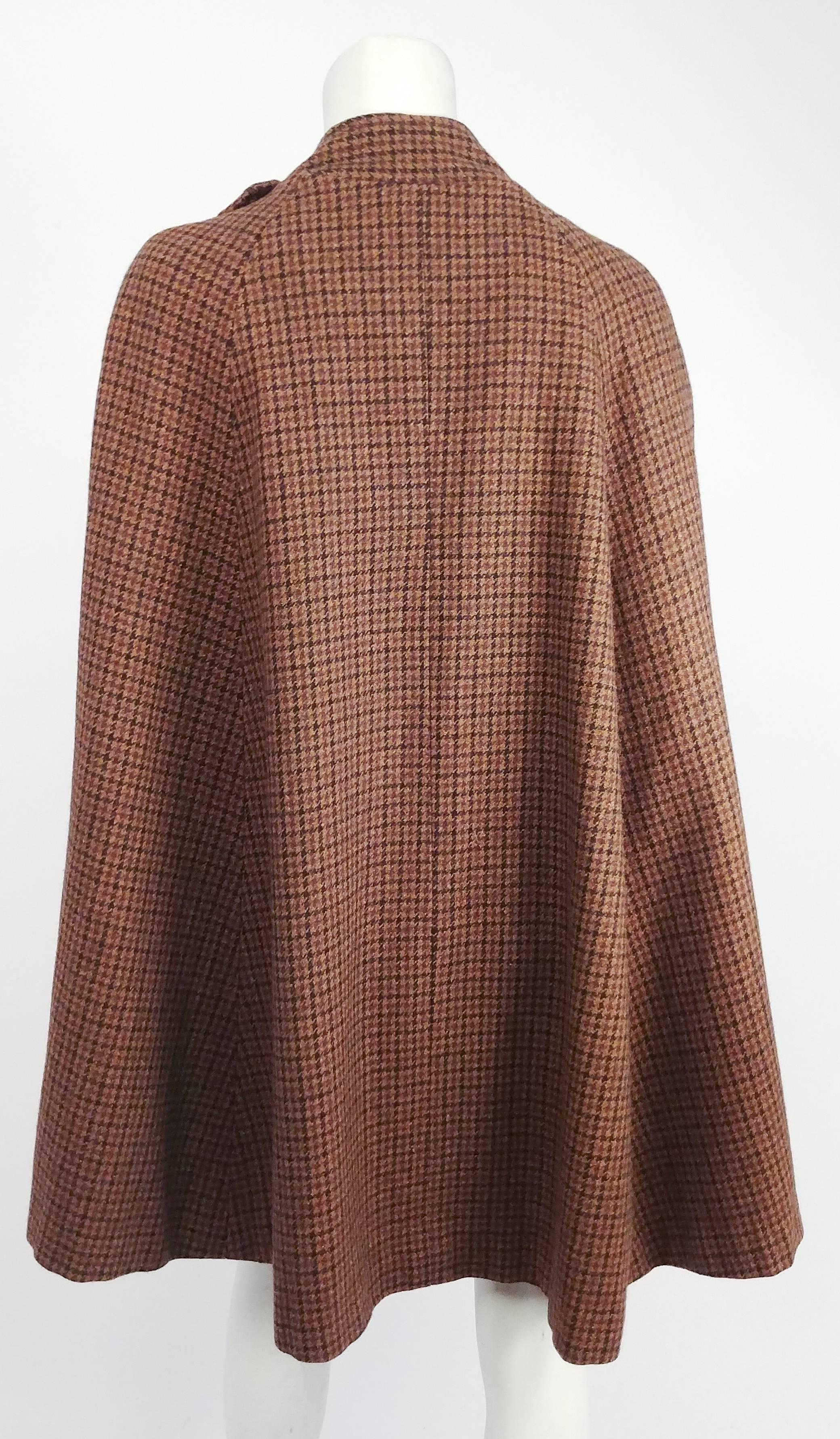 1960s Brown & Burgundy Houndstooth Wool Cape In Good Condition In San Francisco, CA