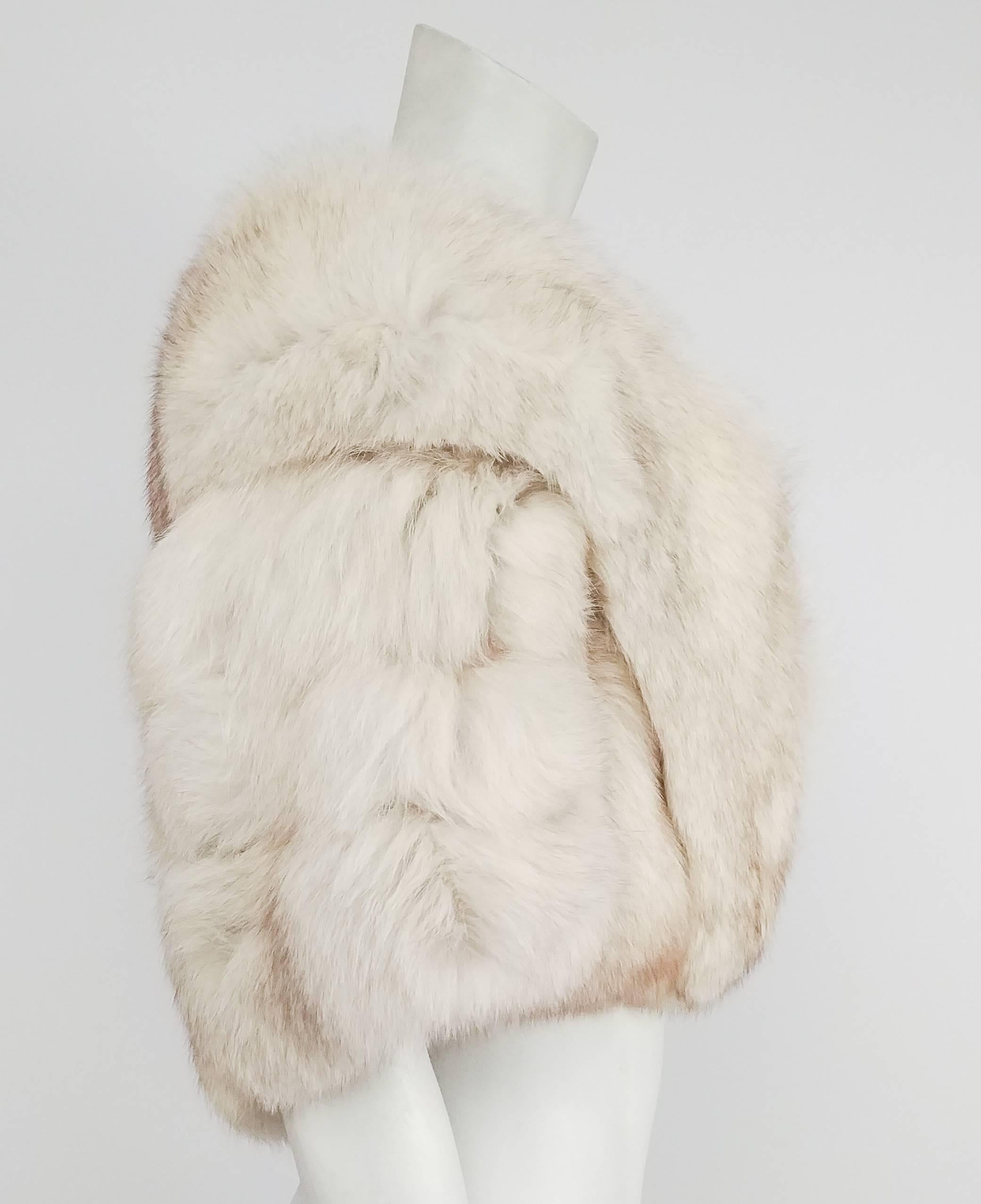 1950s Cream Fox Fur Stole. Interesting pieced back detail. Hook & eye closure. Structured to fit over shoulders. Embroidered on lining. 