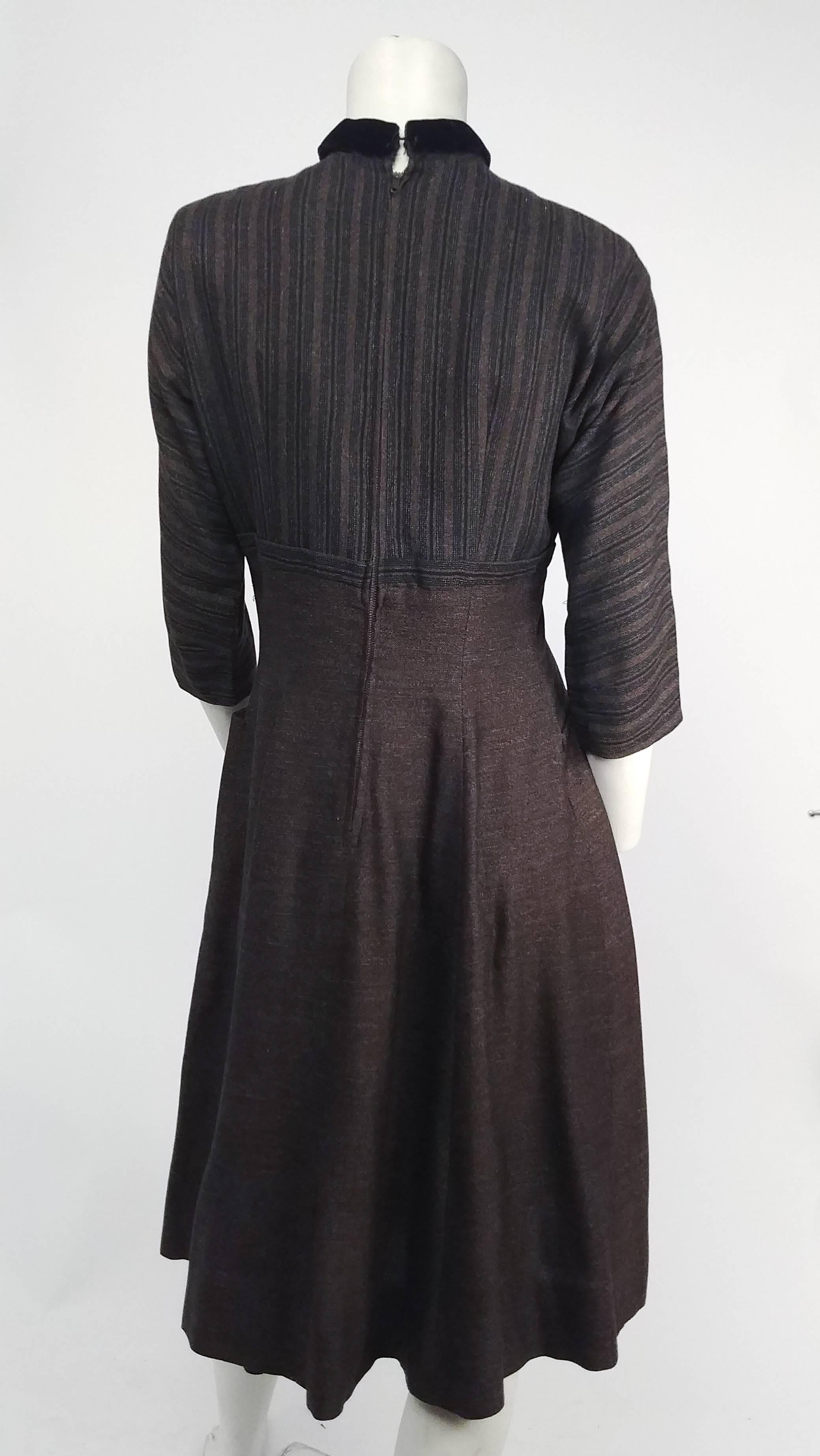 1940s Day Dress with Novelty Button Trim In Good Condition For Sale In San Francisco, CA