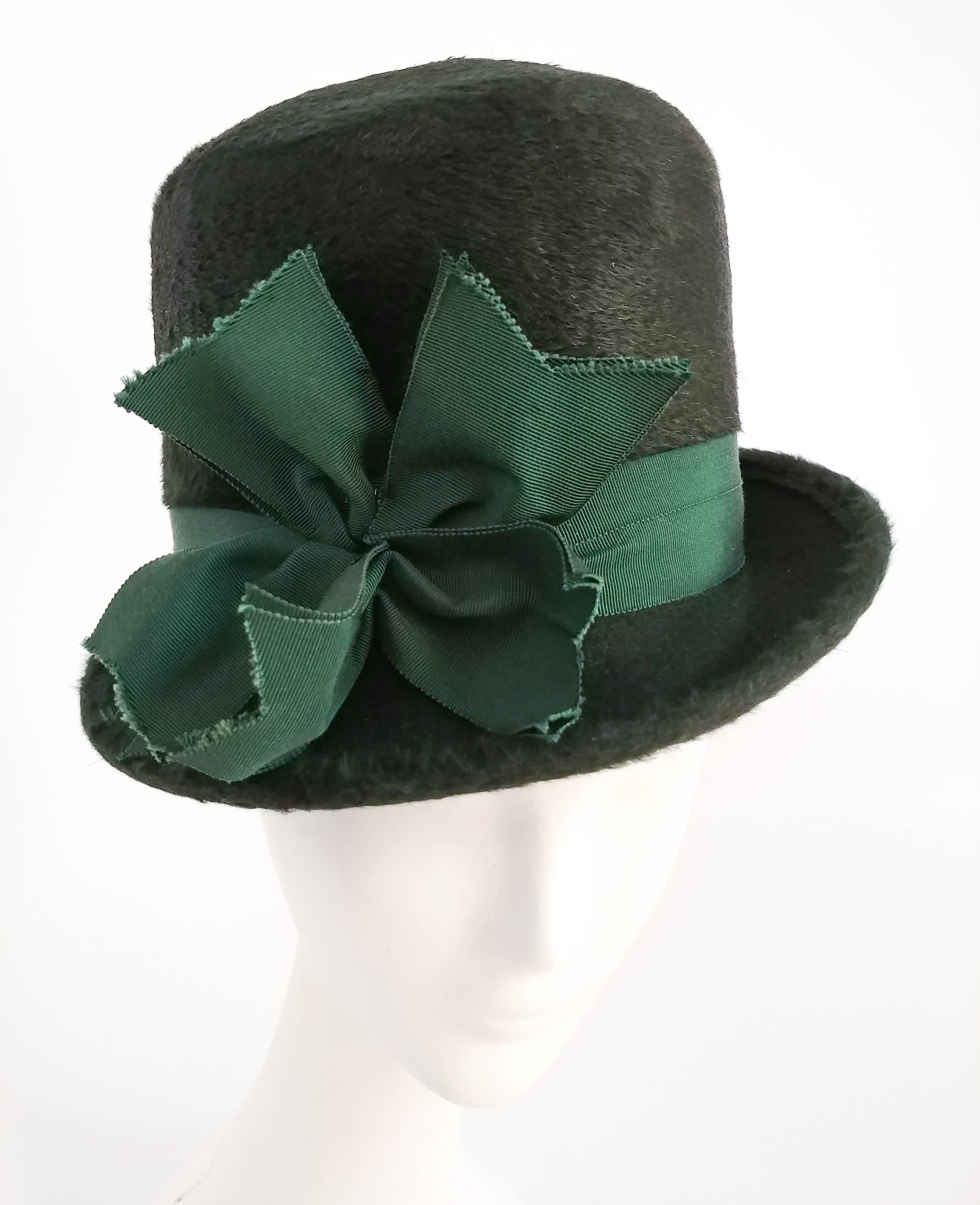 1940s Emerald Green Felt Hat with Decorative Bow.