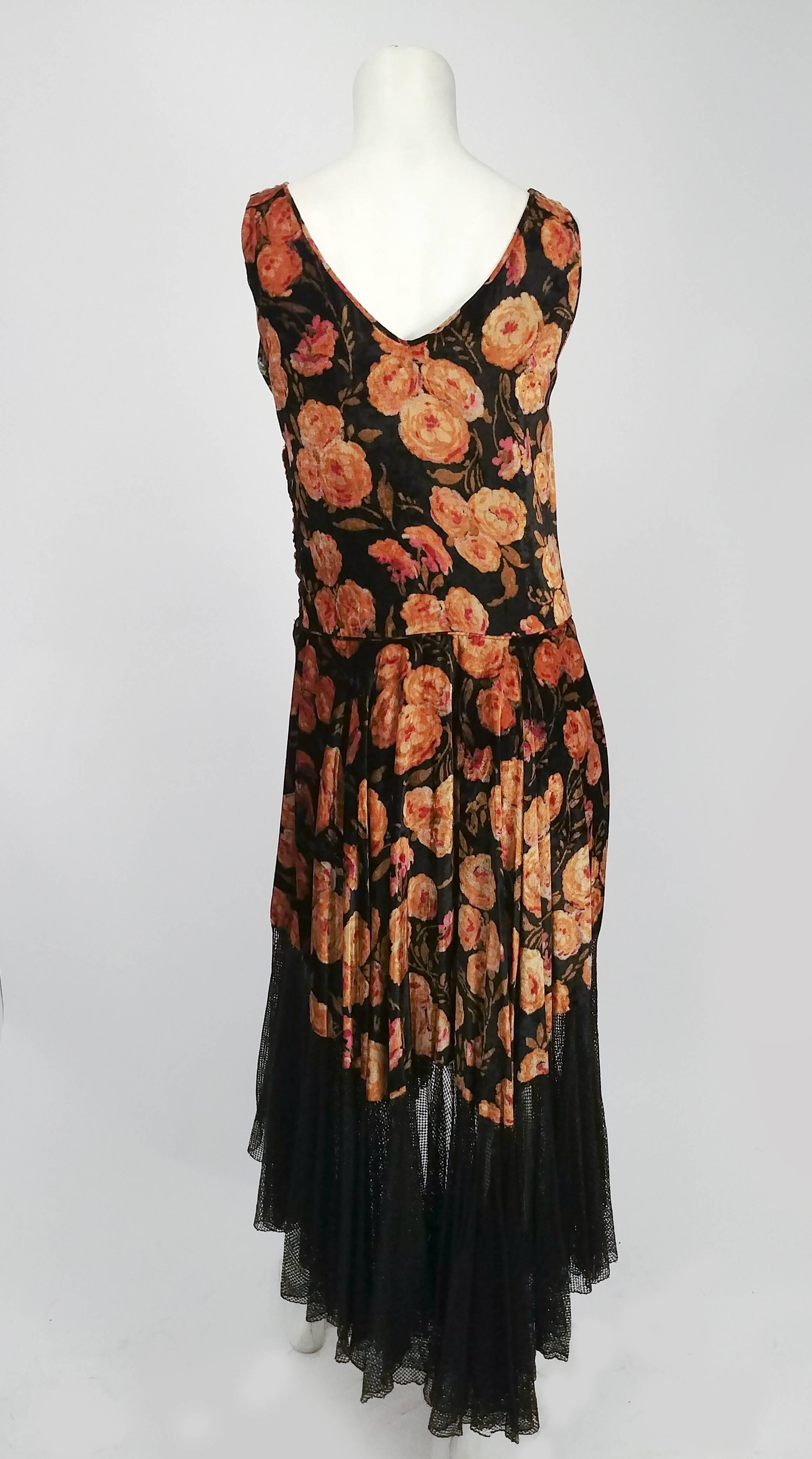 1920s Floral Velvet Dress with Black Beaded Applique In Excellent Condition For Sale In San Francisco, CA