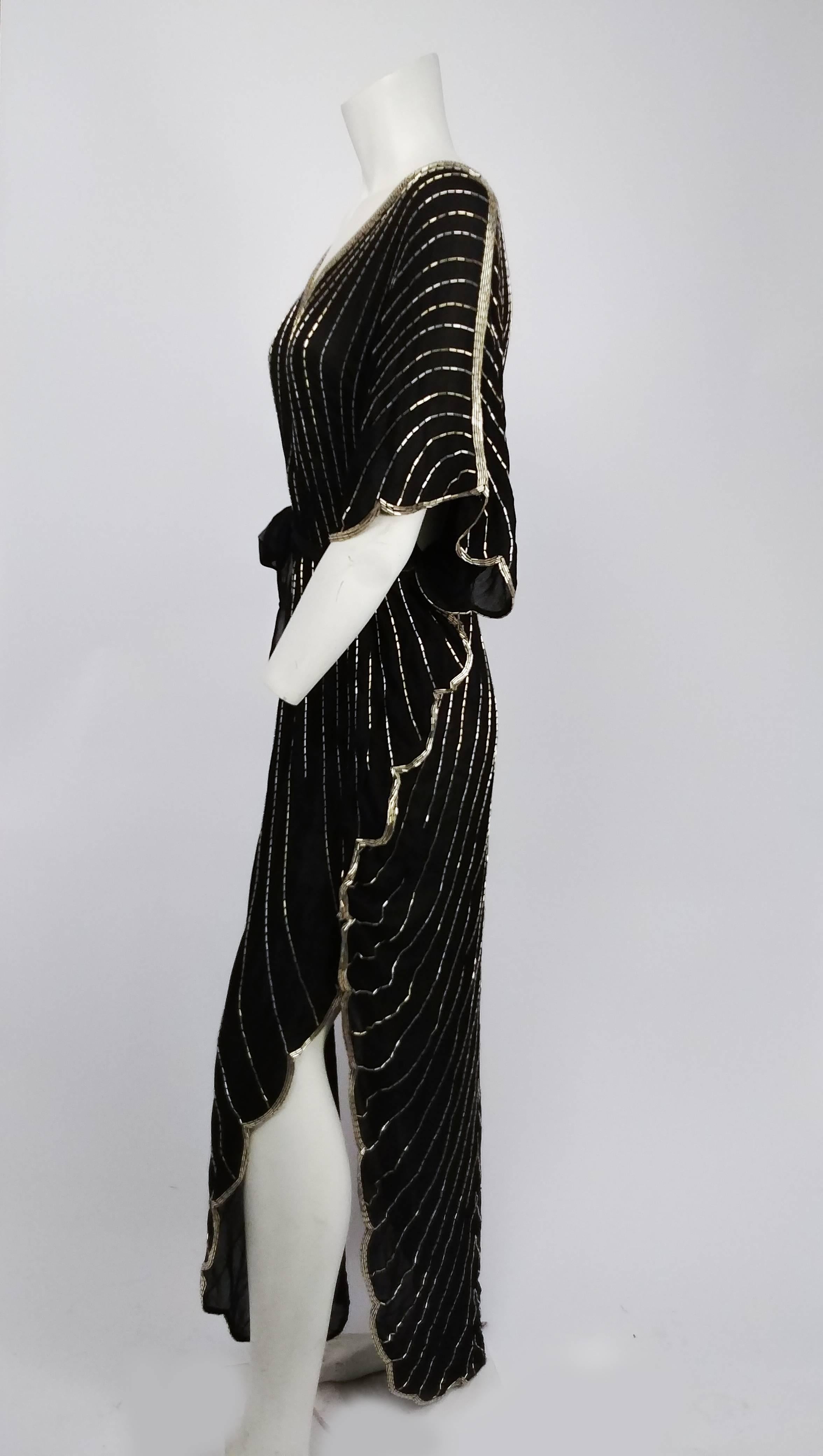 1980s Judith Ann for I. Magnin Scalloped Silk Chiffon Silver and Black Caftan In Excellent Condition In San Francisco, CA