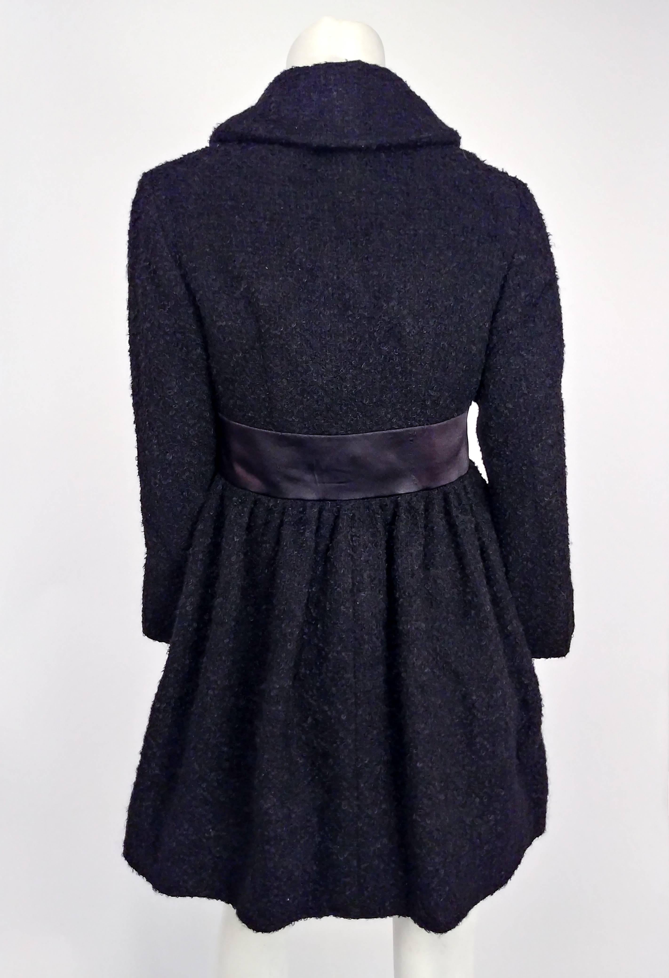 Kurzer Mantel aus schwarzer Wolle mit Boiled-Muster aus den 1960er Jahren (Schwarz) im Angebot