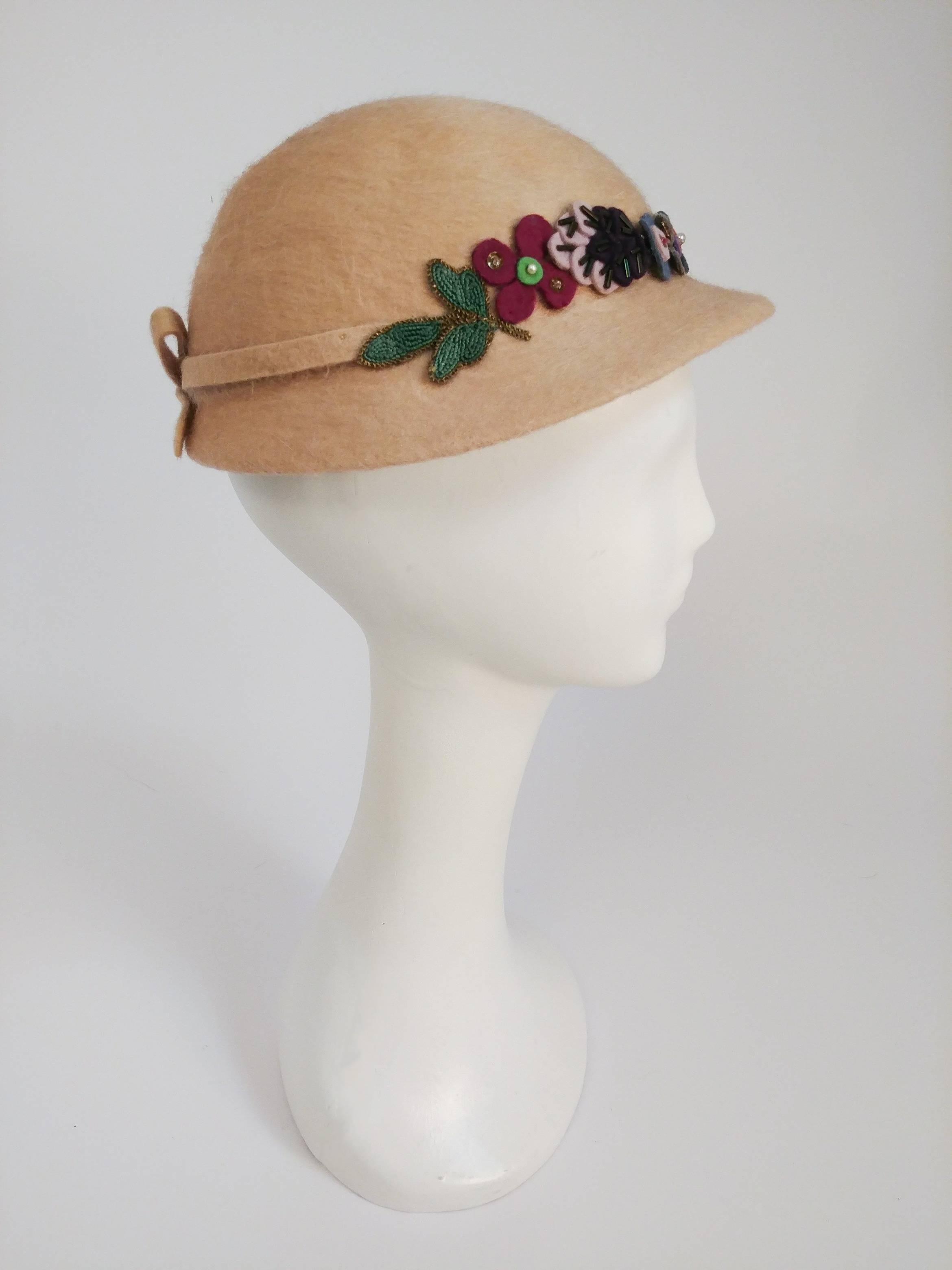 Beige 1930s Tan Cap w/ Wool Flowers For Sale