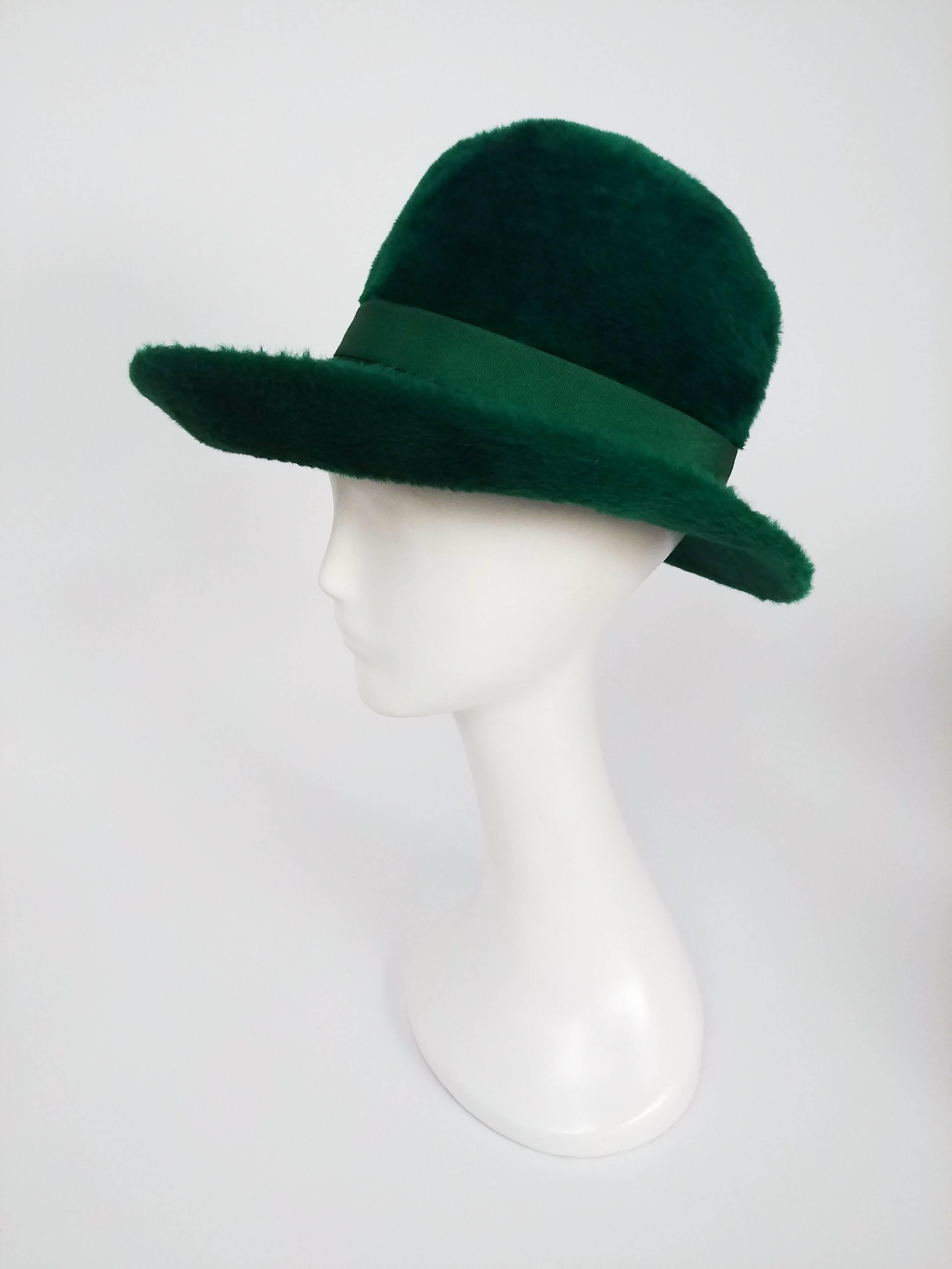 1960s Mr. John Emerald Green Fur Felt Hat. Wide brim, grosgrain ribbon outer band.
