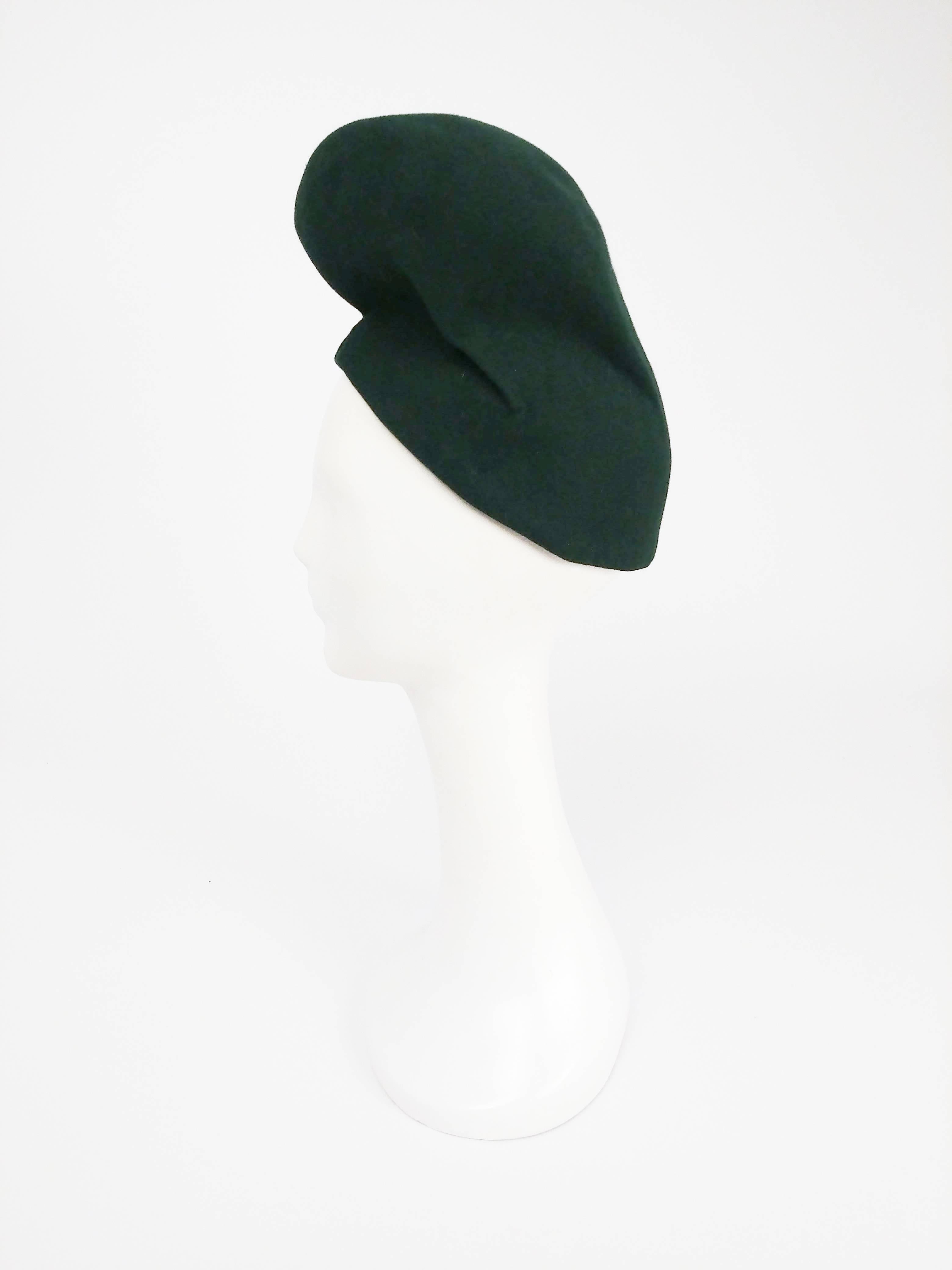1940s Emerald Green Structured Turban. Wool felt sculptural turban. 