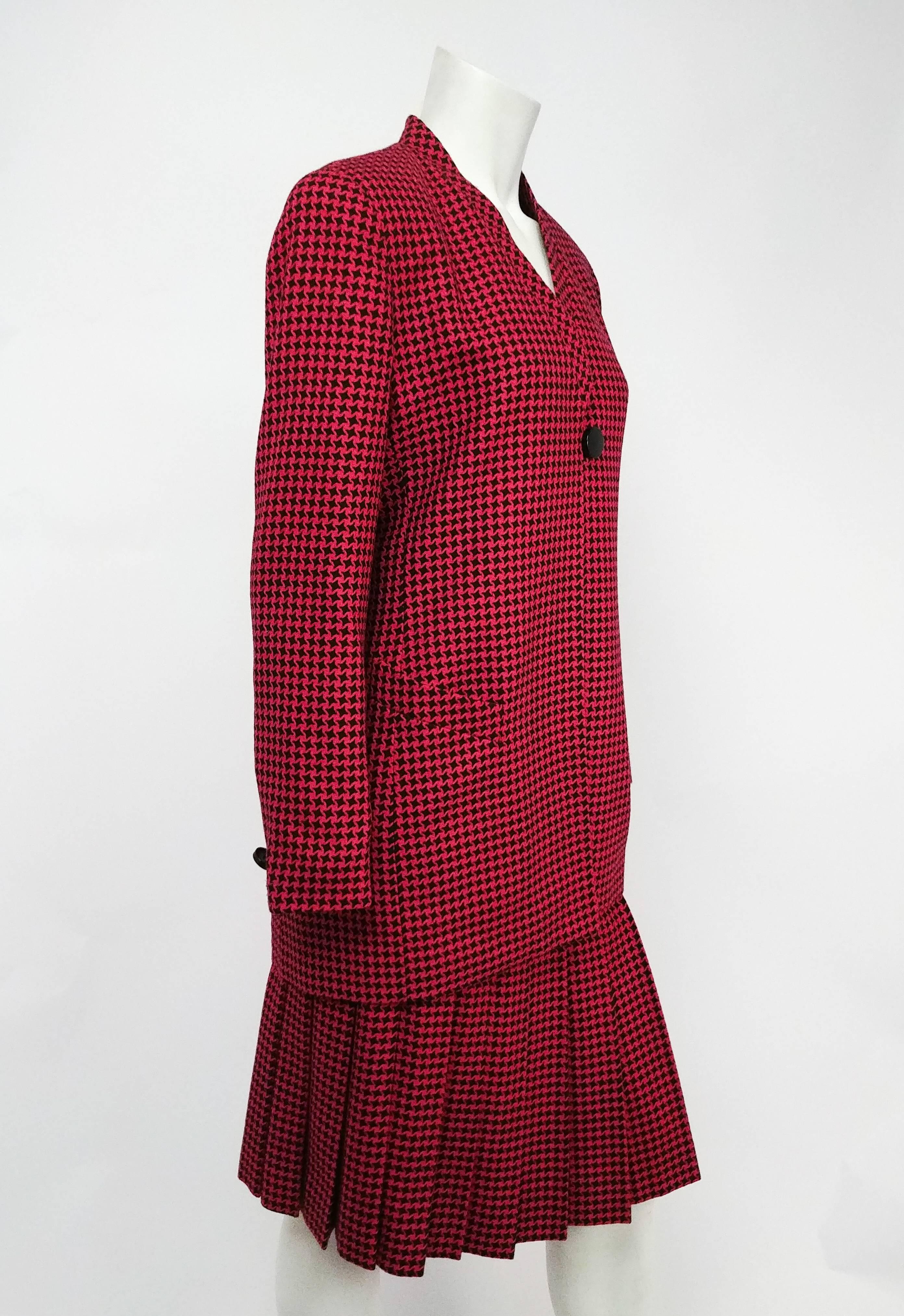 Christian Dior - Ensemble deux pièces jupe et jupe pied-de-poule rouge et noir, années 1980 Excellent état - En vente à San Francisco, CA