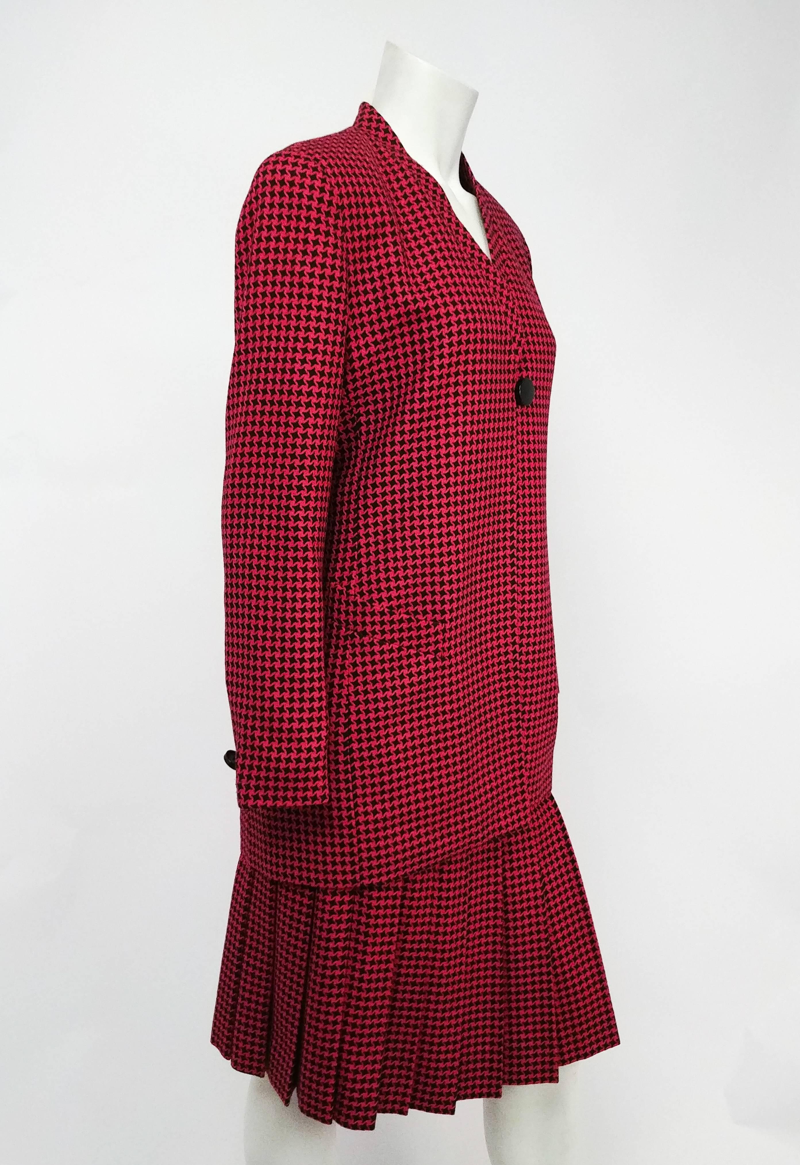 Christian Dior anni '80: set di abiti con gonna a due pezzi in pied-de-poule rosso e nero In condizioni ottime in vendita a San Francisco, CA