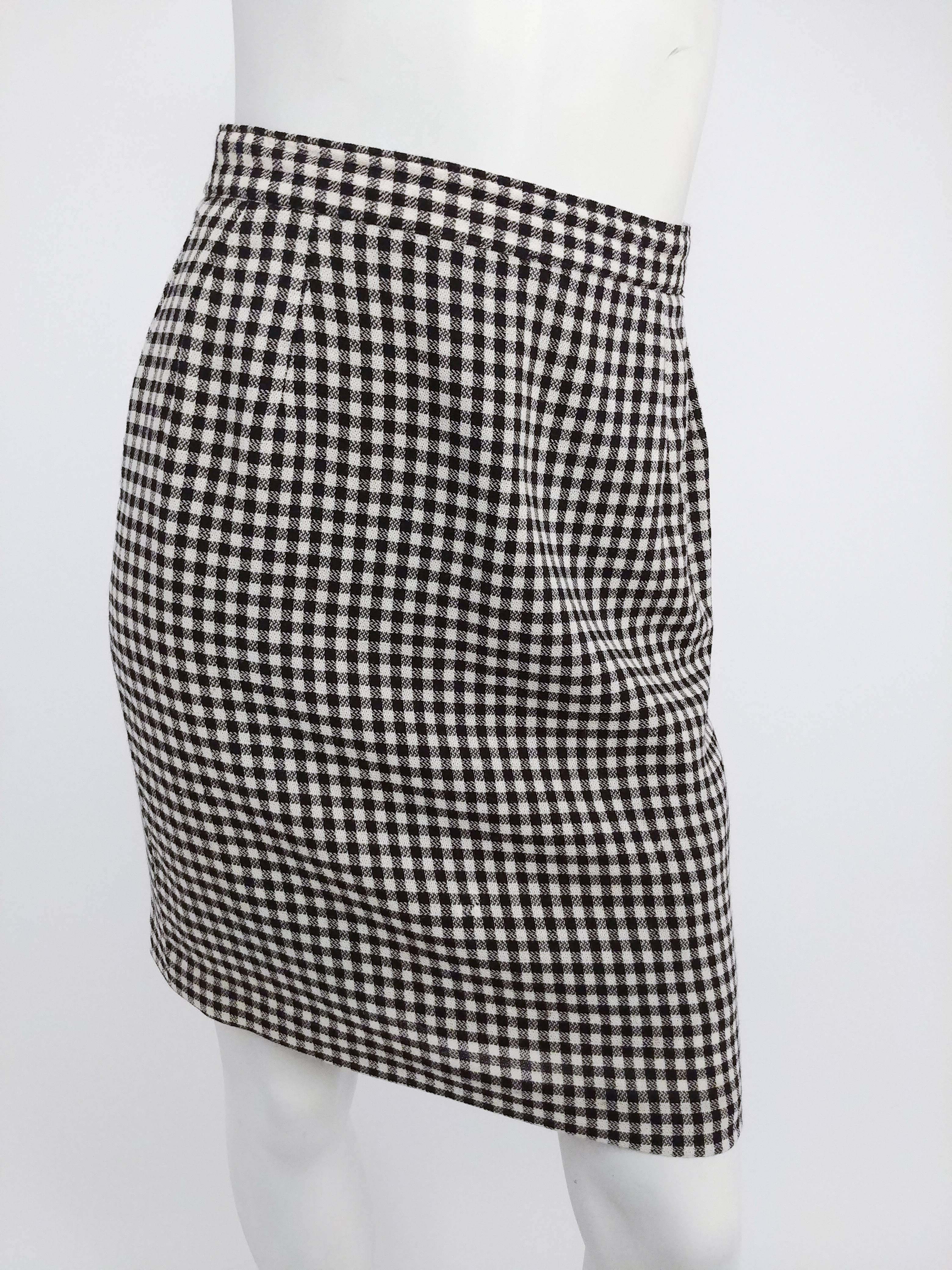 1960s Black & White Gingham Mod Skirt Suit. Large eye-catching square buttons at front. Sleeves have black contrast trim up sides. High waisted skirt zips closed at side. 