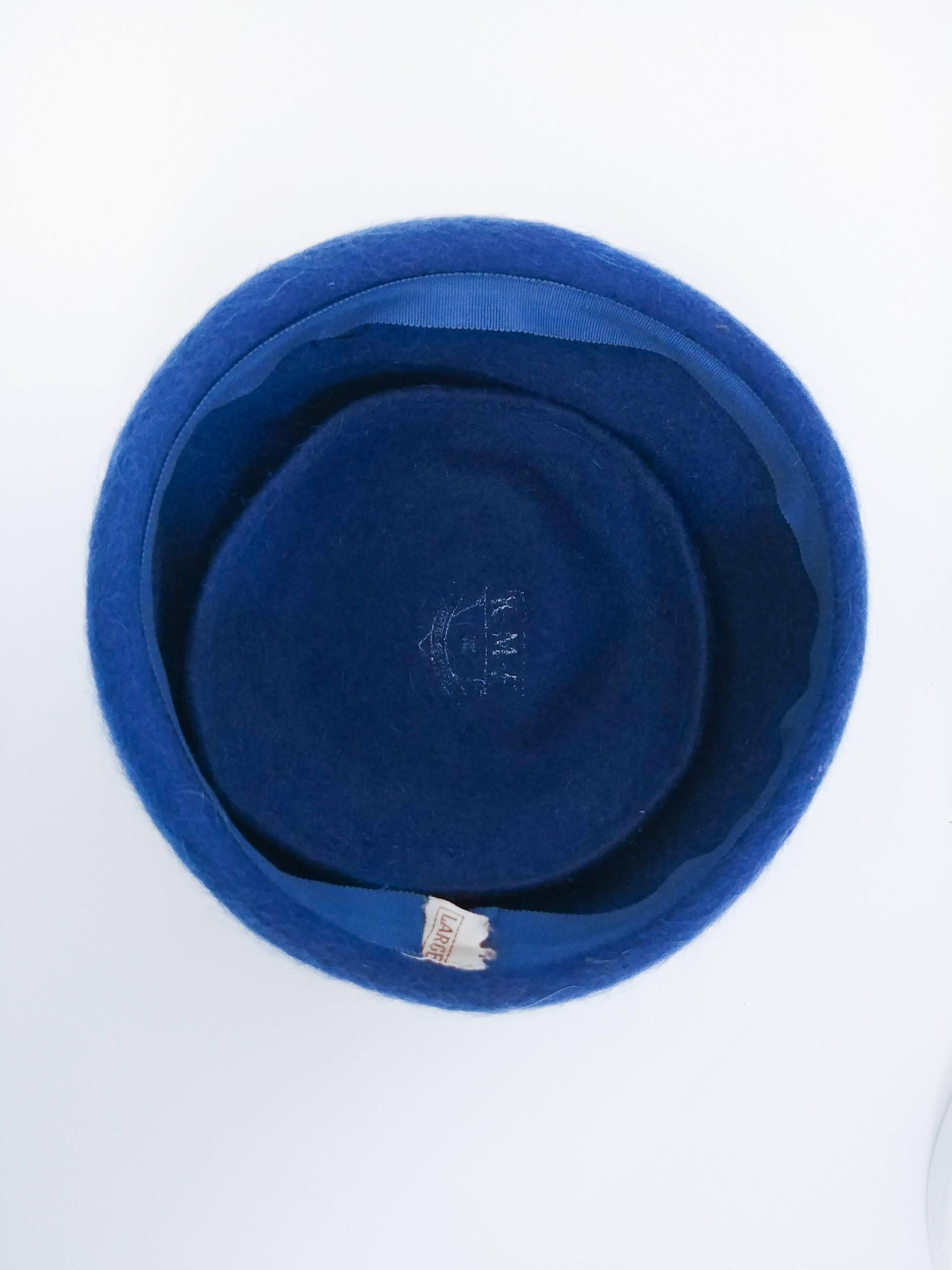 1960s Blue Wool Pillbox Hat w/ Brooch In Good Condition In San Francisco, CA