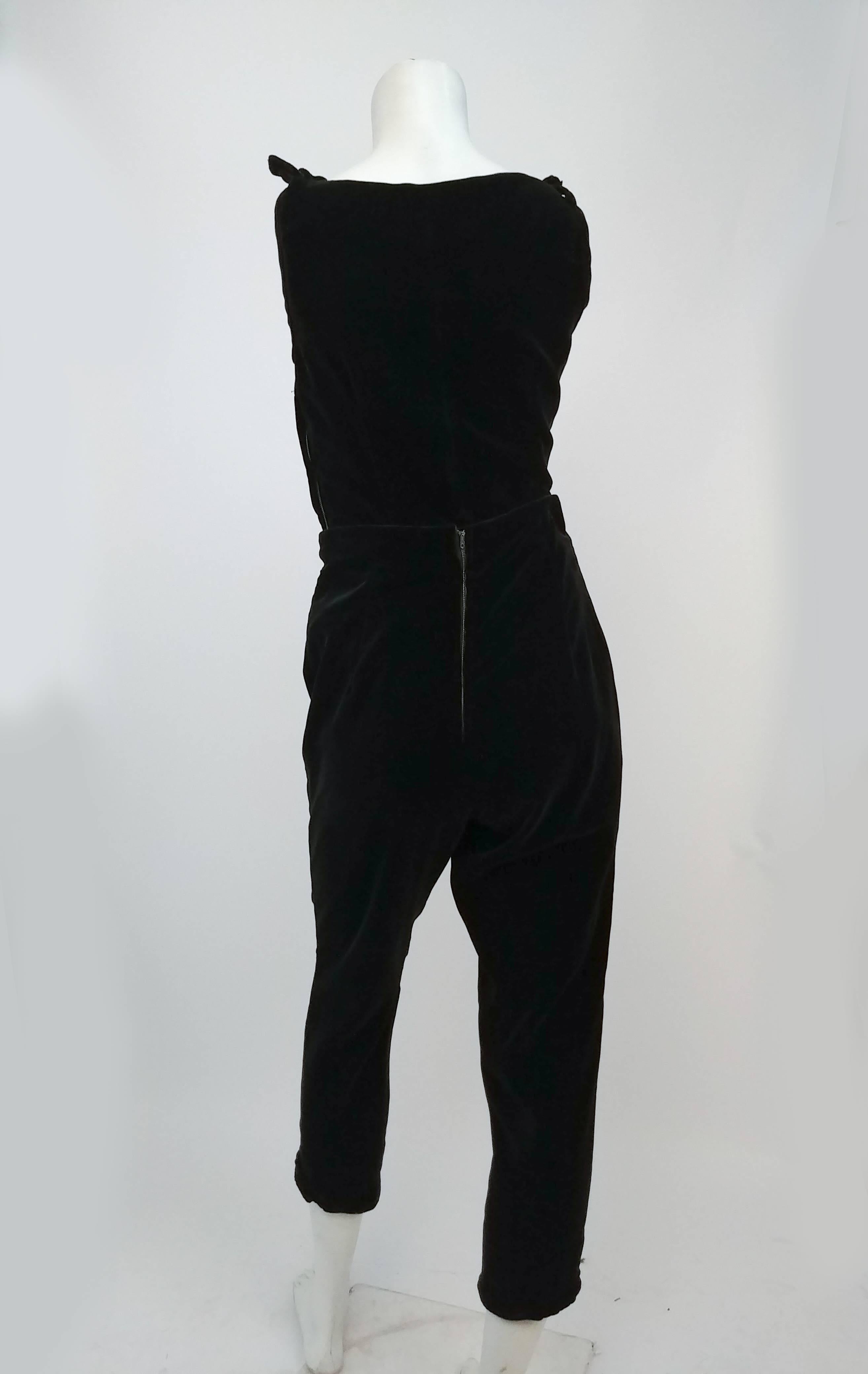 Ensemble pantalon Capri en velours noir et haut orné des années 1950 Pour femmes en vente
