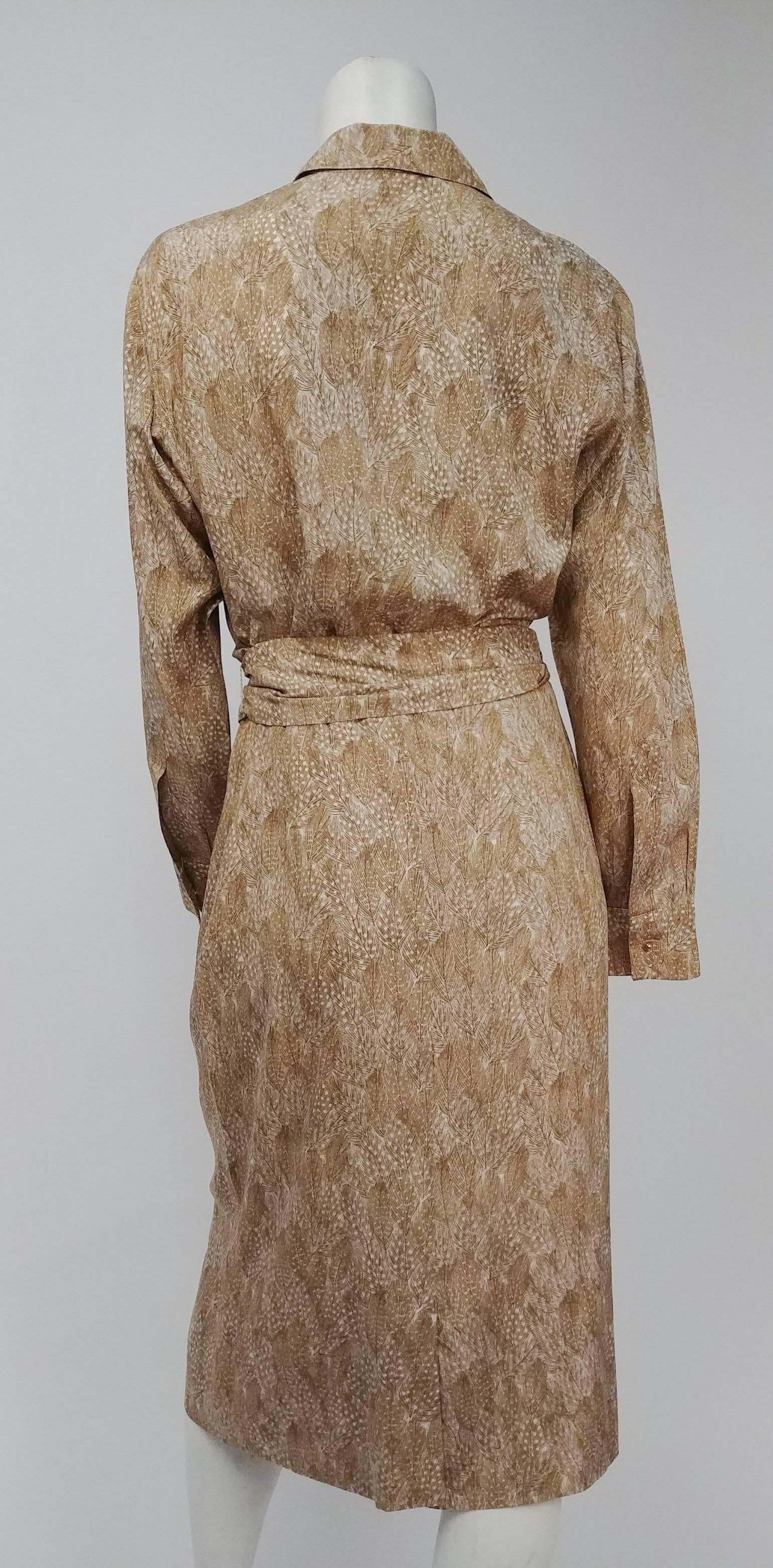 Marron Bill Atkinson - Ensemble jupe imprimée de plumes vertes avec ceinture assortie, années 1970 en vente