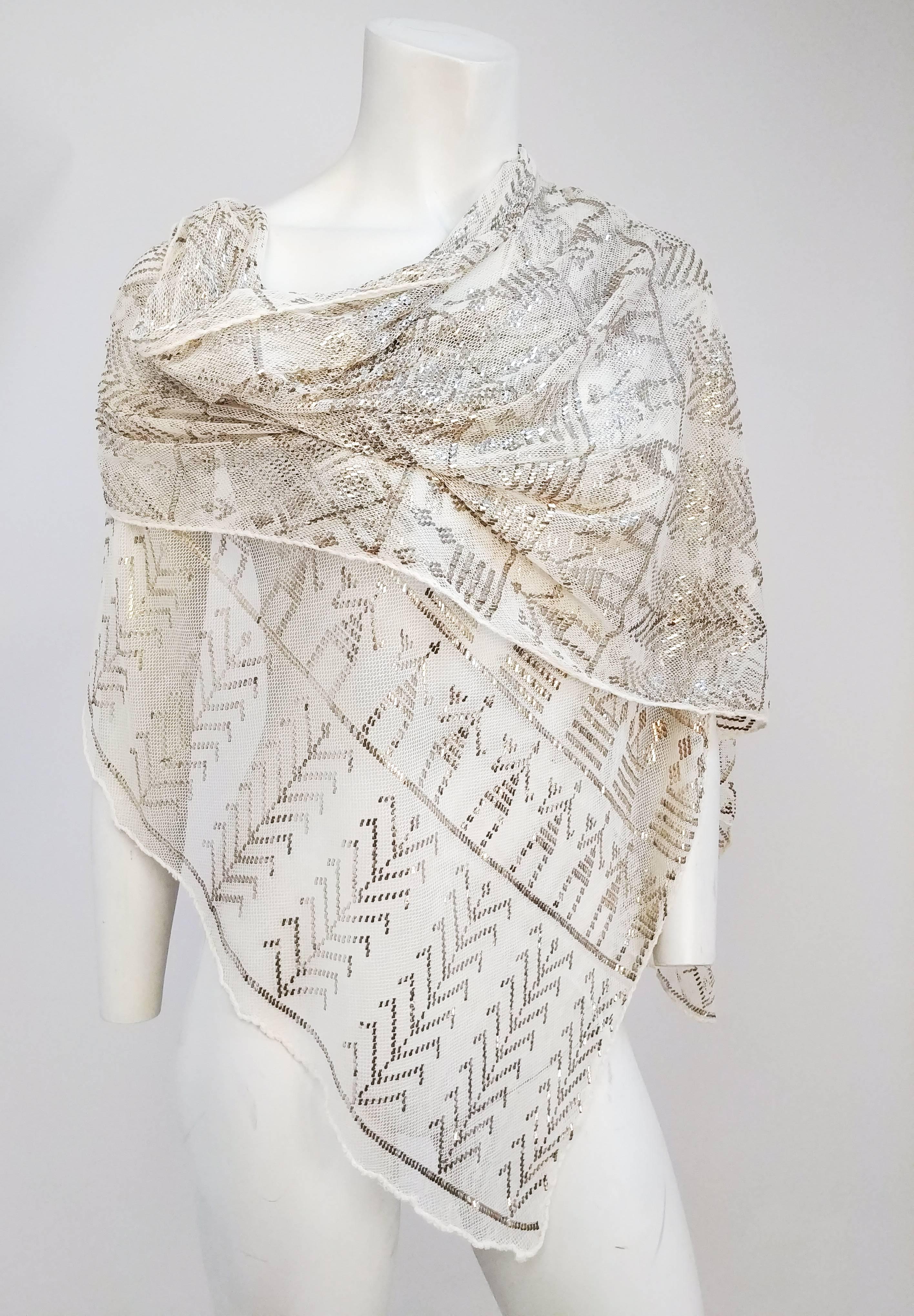 1920s Silver Assuit Shawl In Good Condition In San Francisco, CA