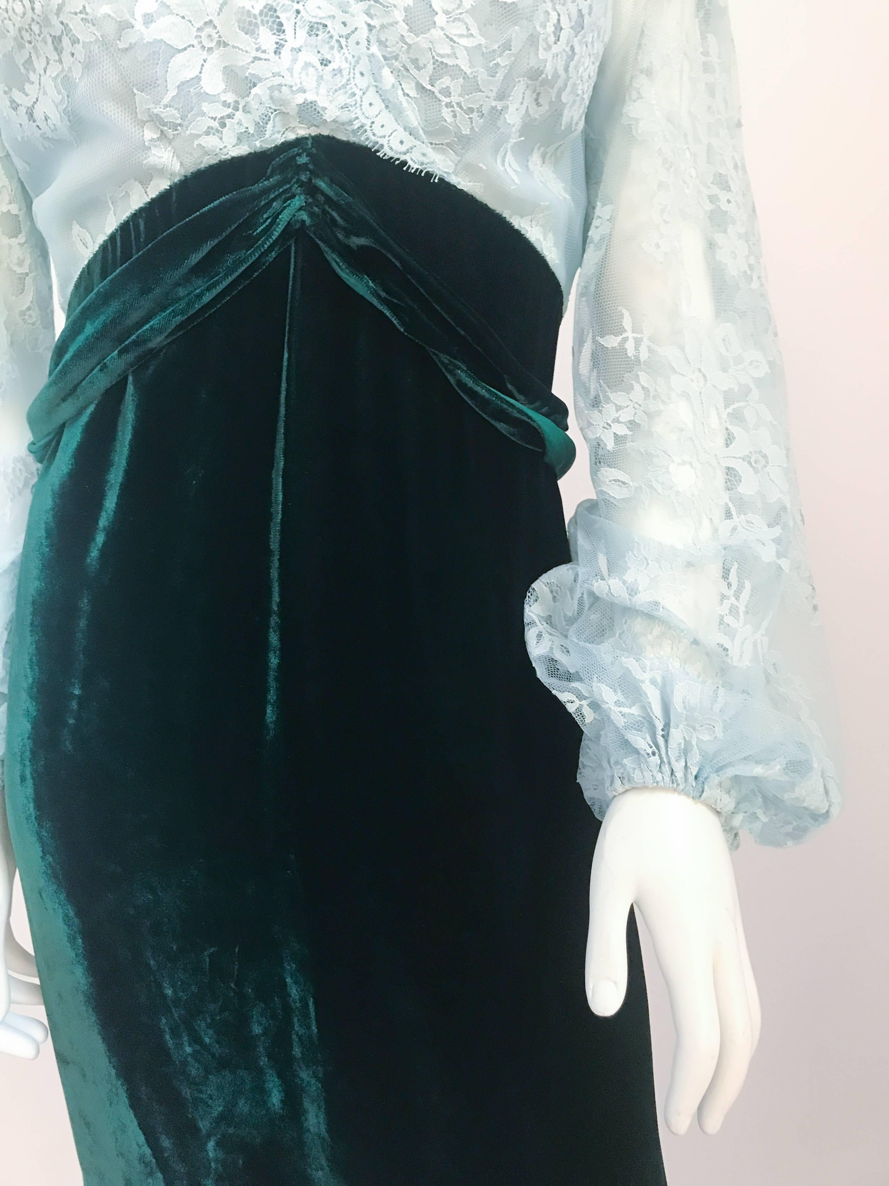 Vert Helen Rose Robe en velours de soie émeraude et dentelle bleu pâle, années 1960 en vente