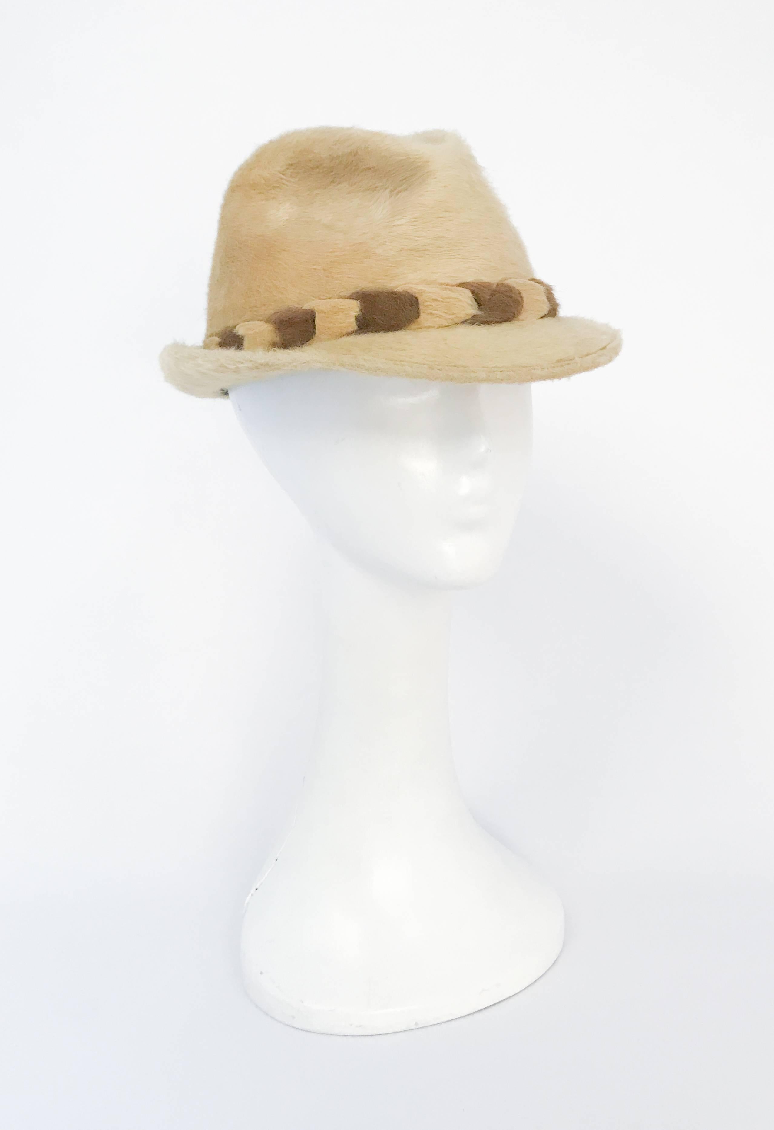 1960s Tan Beaver Felt hat with Two-Tone Band. Tan beaver felt hat with two-toned linked band. Feather accent on the side. Size 22 1/2 womens. Size 7 1/8 Mens.