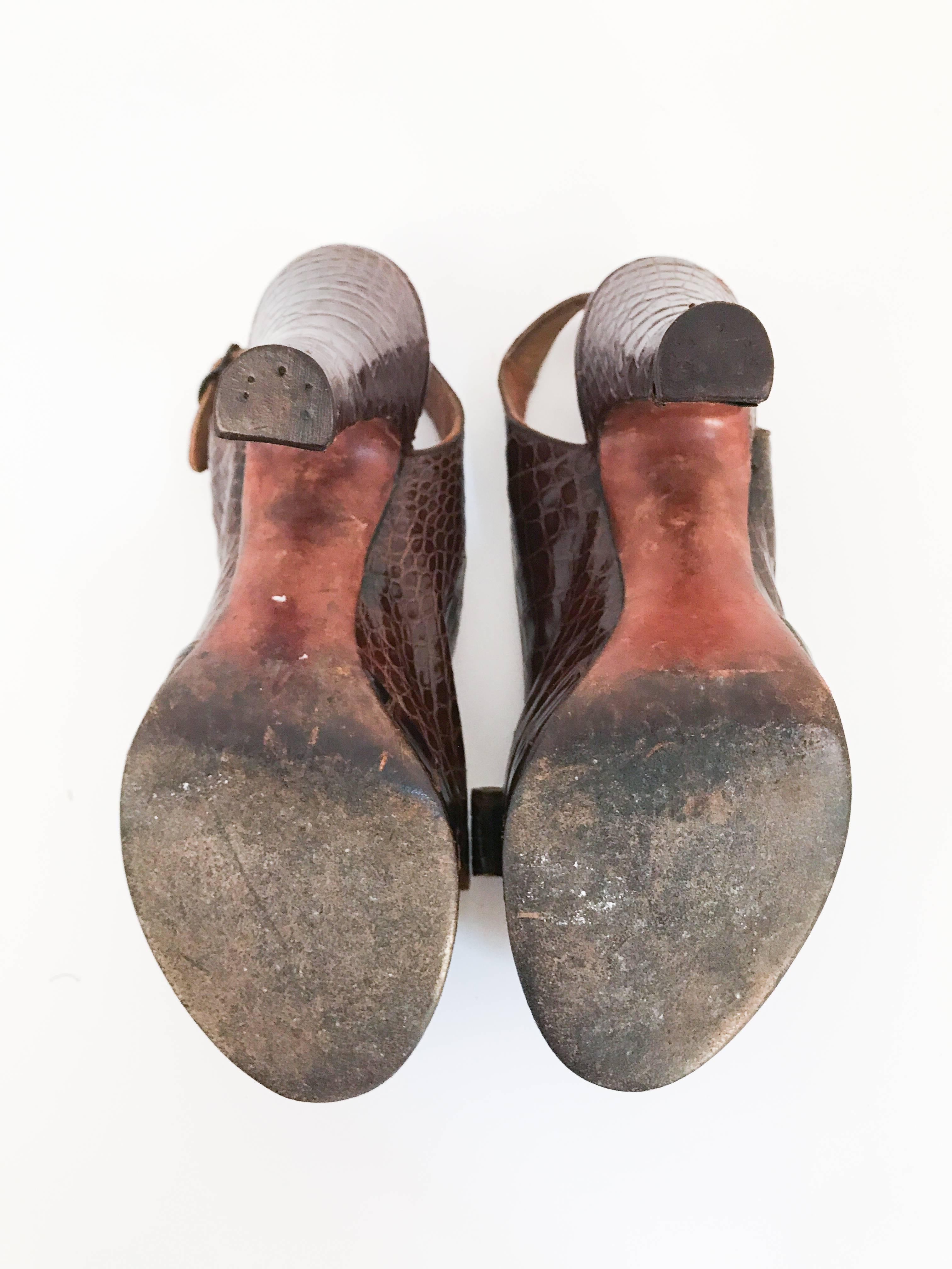 Chaussures à talons en alligator marron avec bride arrière, 1947 2