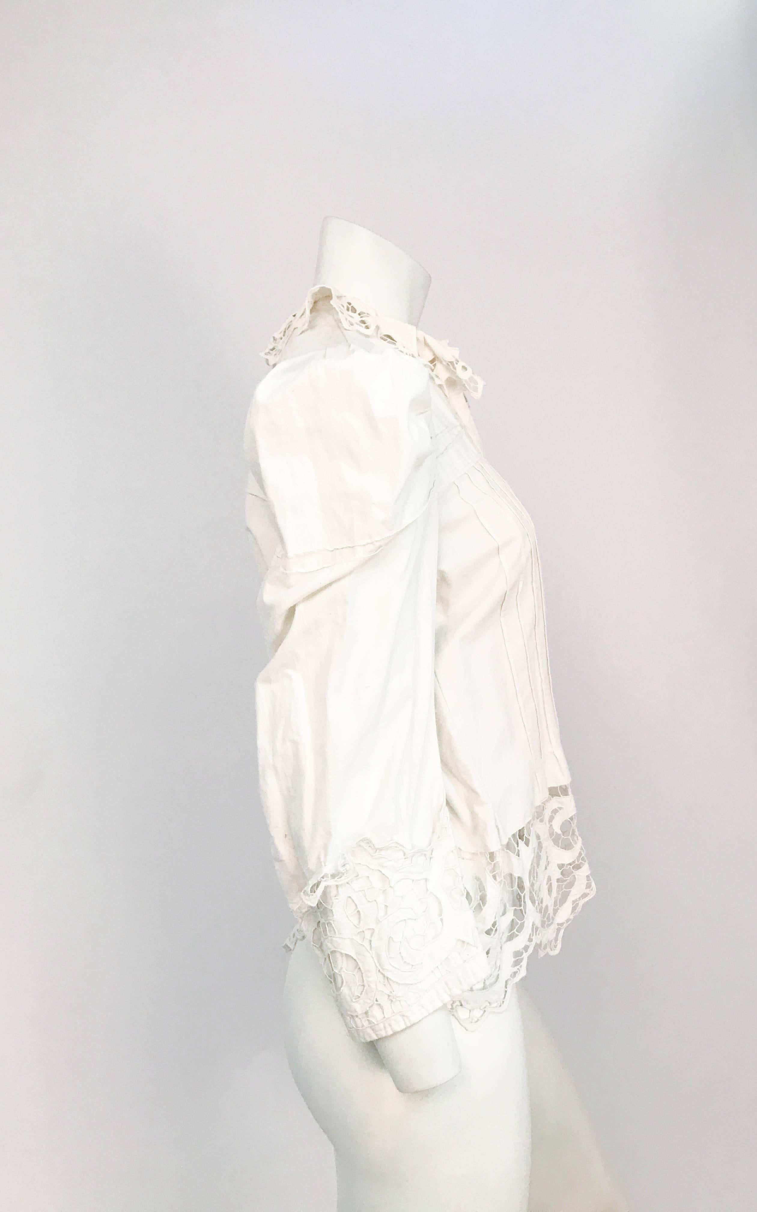 Handgefertigte Jacke aus weißer Baumwolle im viktorianischen Stil Damen im Angebot