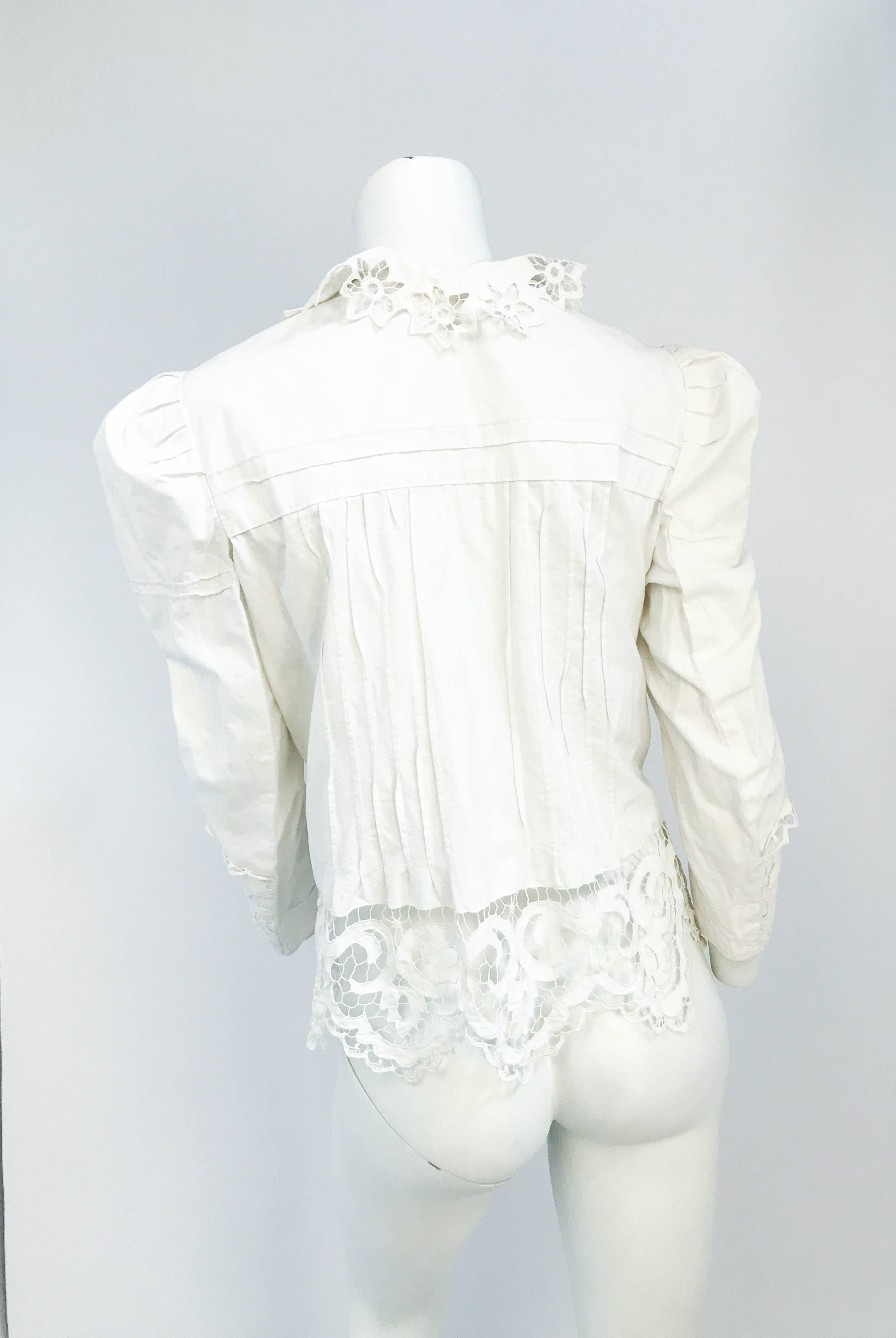 Handgefertigte Jacke aus weißer Baumwolle im viktorianischen Stil im Angebot 2