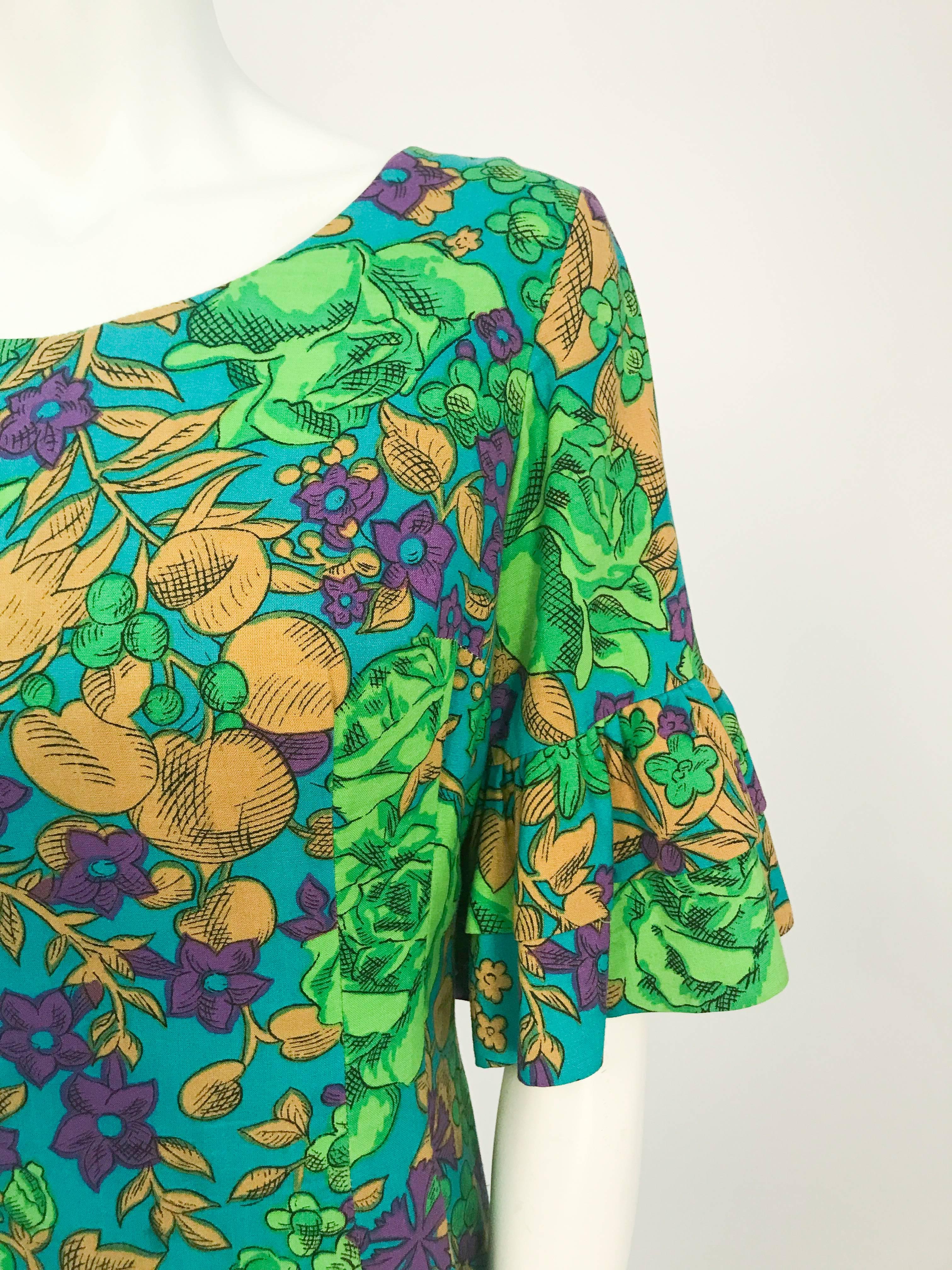De las mujeres Vestido de manga de campana, floral y entallado, verde con volantes, de los años 60 en venta