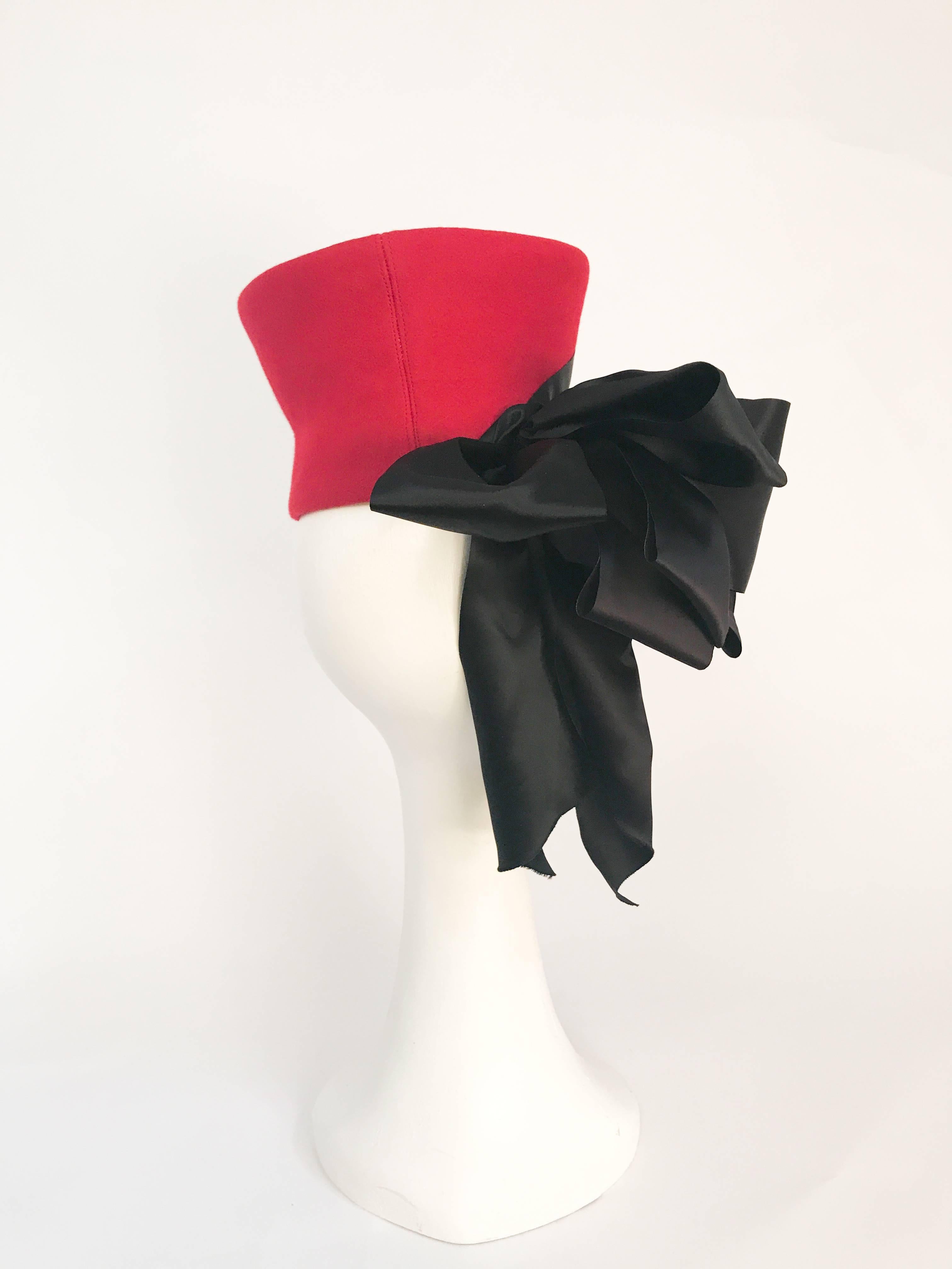 1940s Flora Weiler Rhubarb Red Tilt Hat with Satin Ribbon In Good Condition In San Francisco, CA