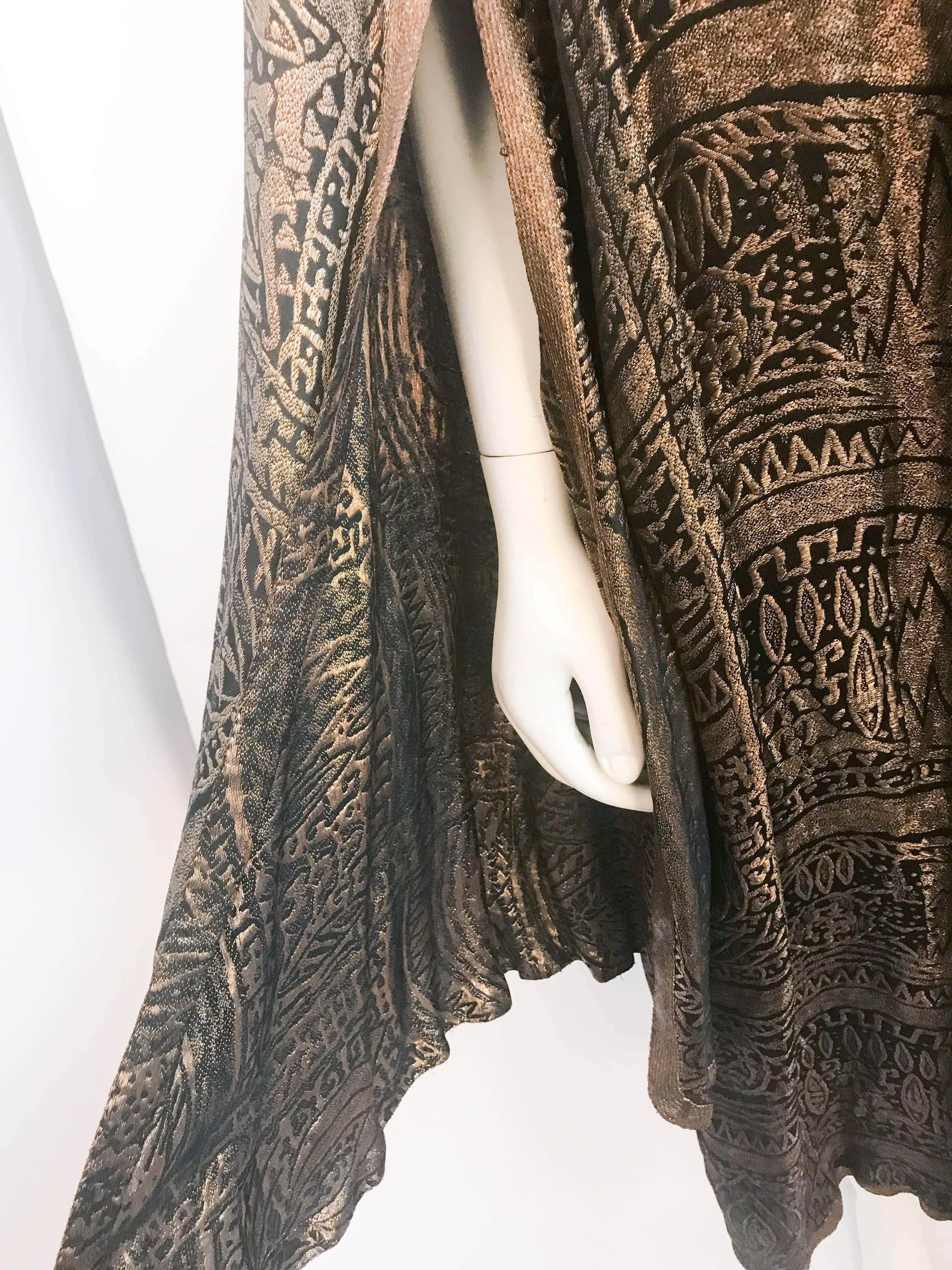 Black Evening Coat with Gold Lamé, 1920s  In Good Condition In San Francisco, CA
