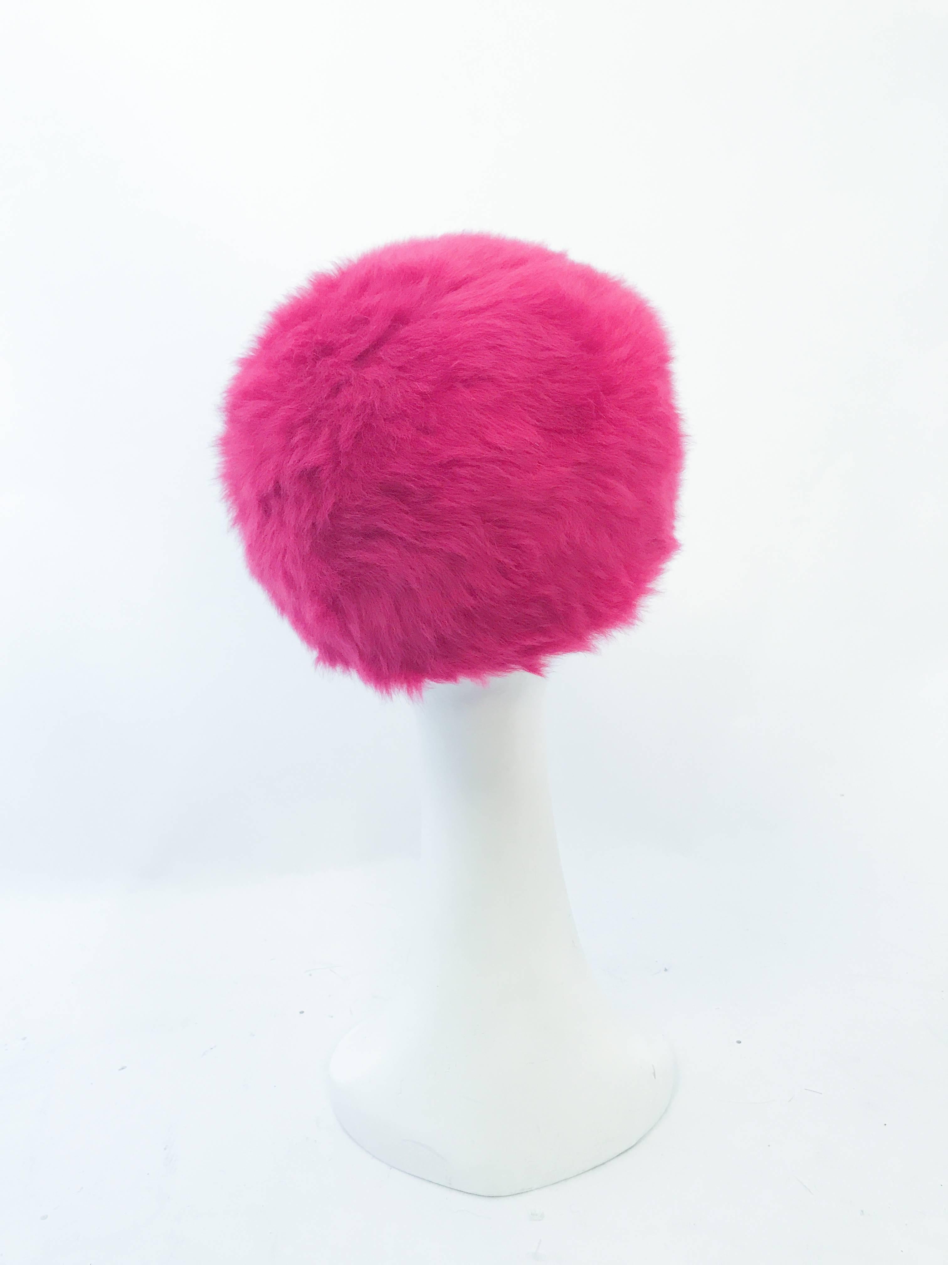1960s Leslie James Magenta Angora Fur Felt Hat im Zustand „Gut“ im Angebot in San Francisco, CA