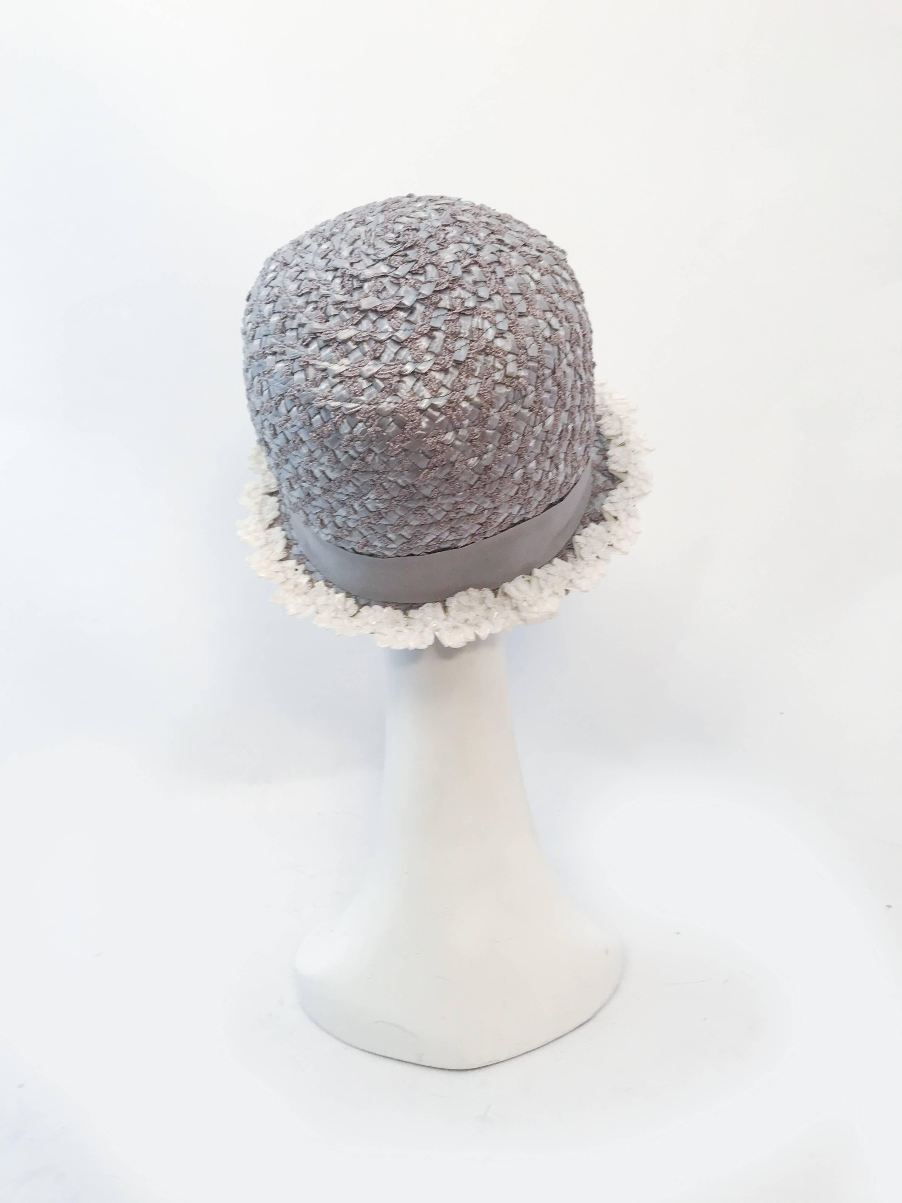 Women's 1960s Grey Raffia Cloche with Roses For Sale