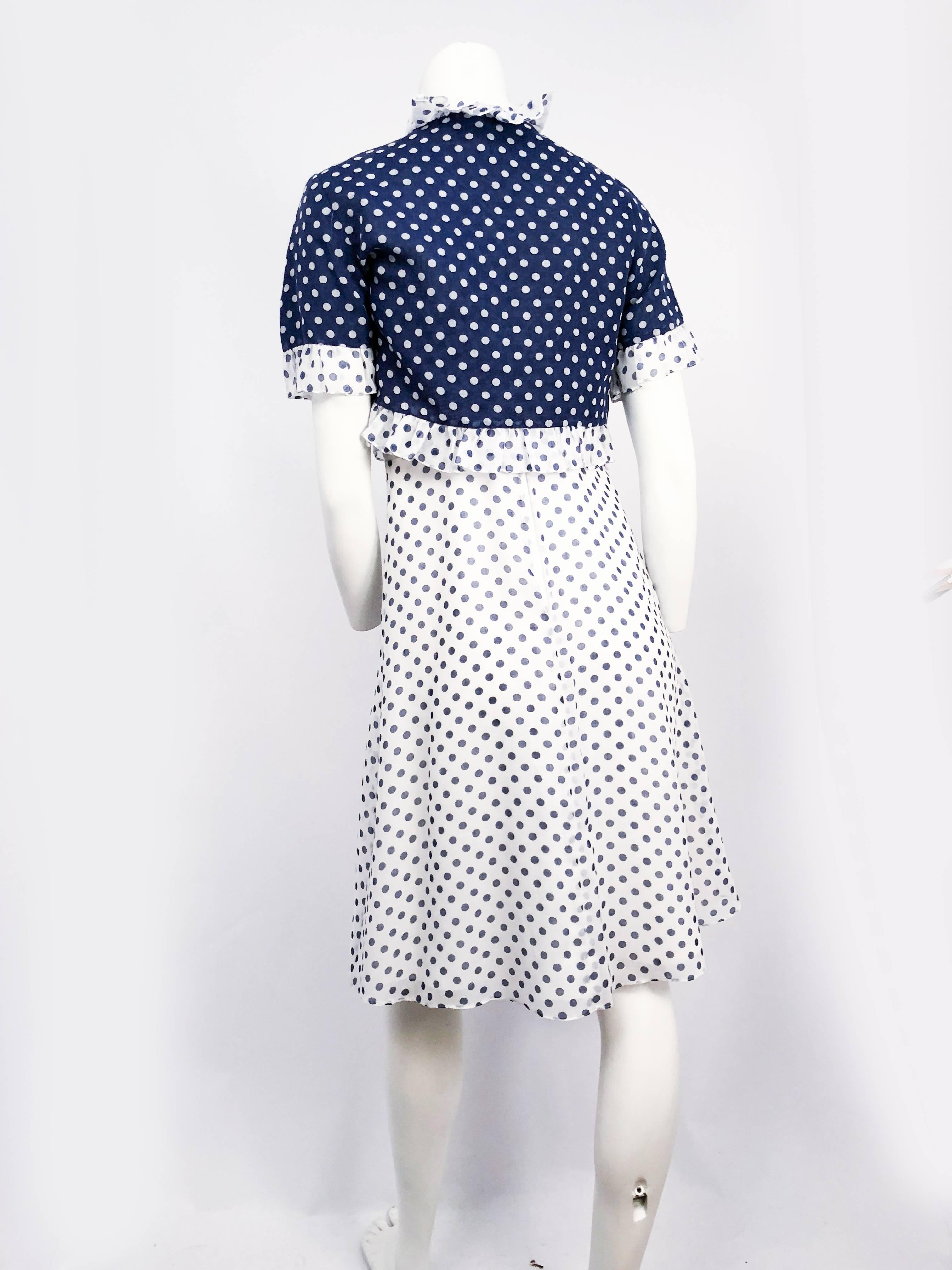 Donna 1960 Lord & Taylor - Vestito a polacchi bianchi e blu con bolero in vendita