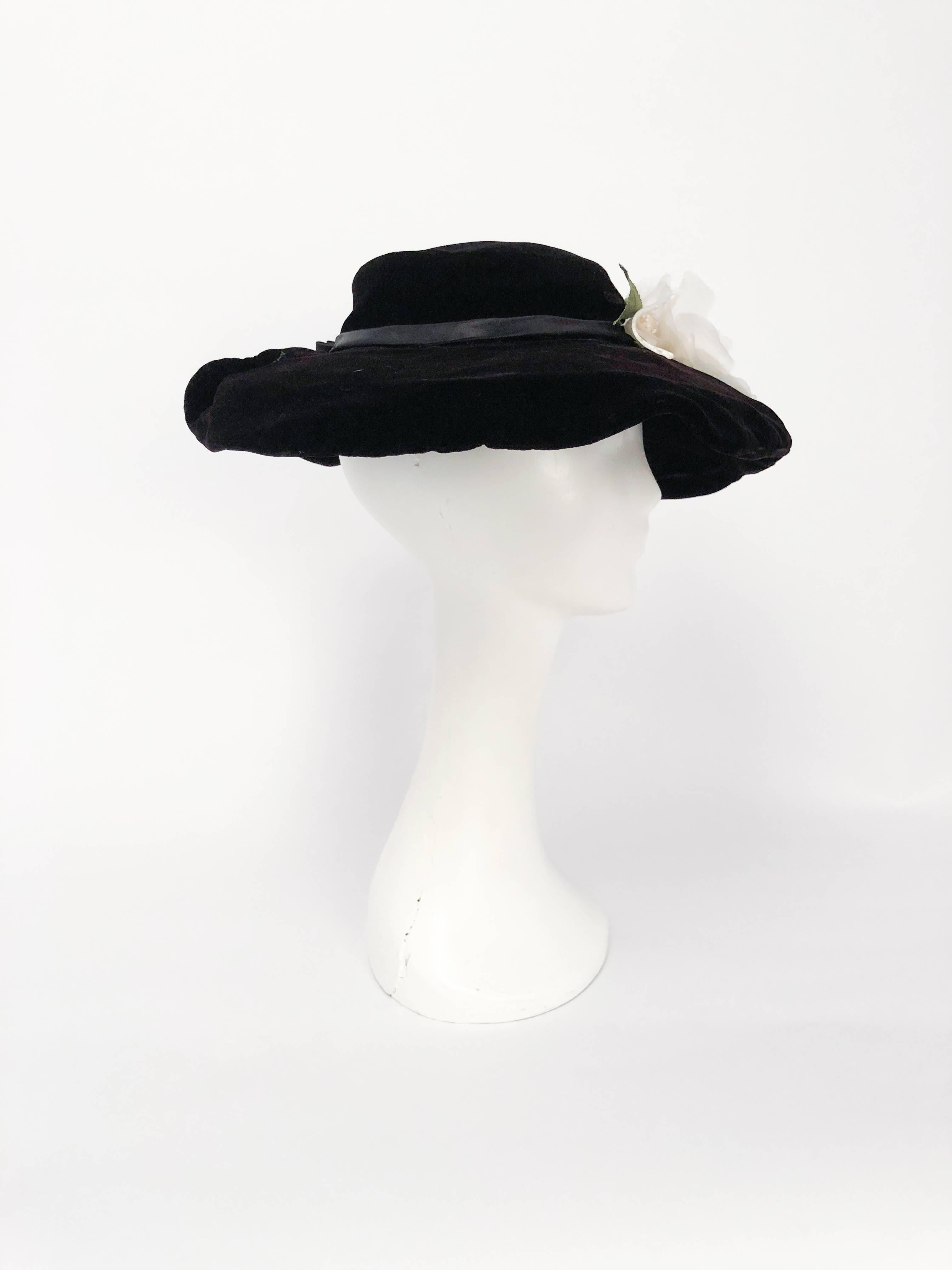 Gray 1950s Black Silk Velvet Picture Hat with White Silk Flower For Sale