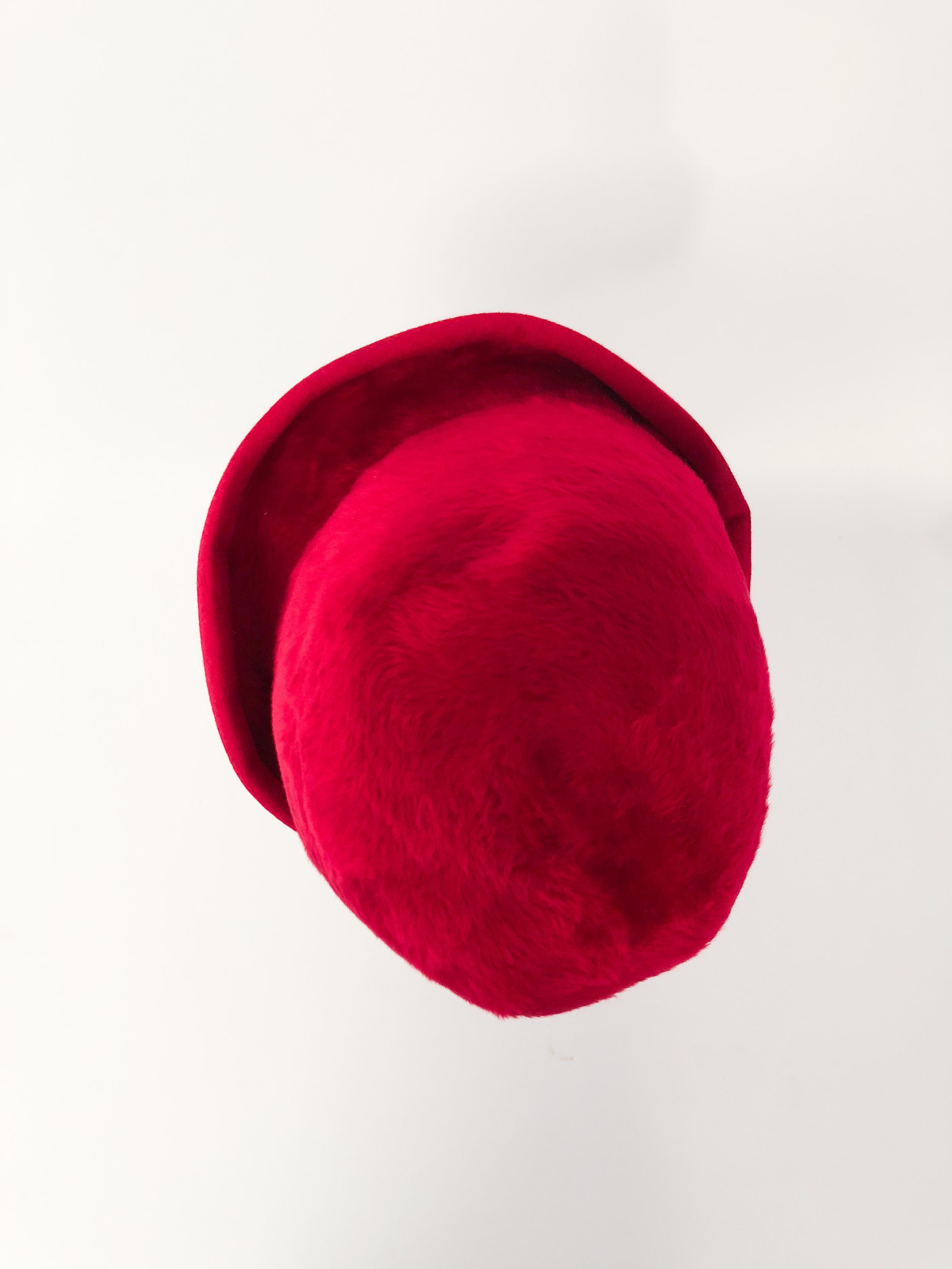 1960s Red Beaver Felt Cloche In Good Condition For Sale In San Francisco, CA