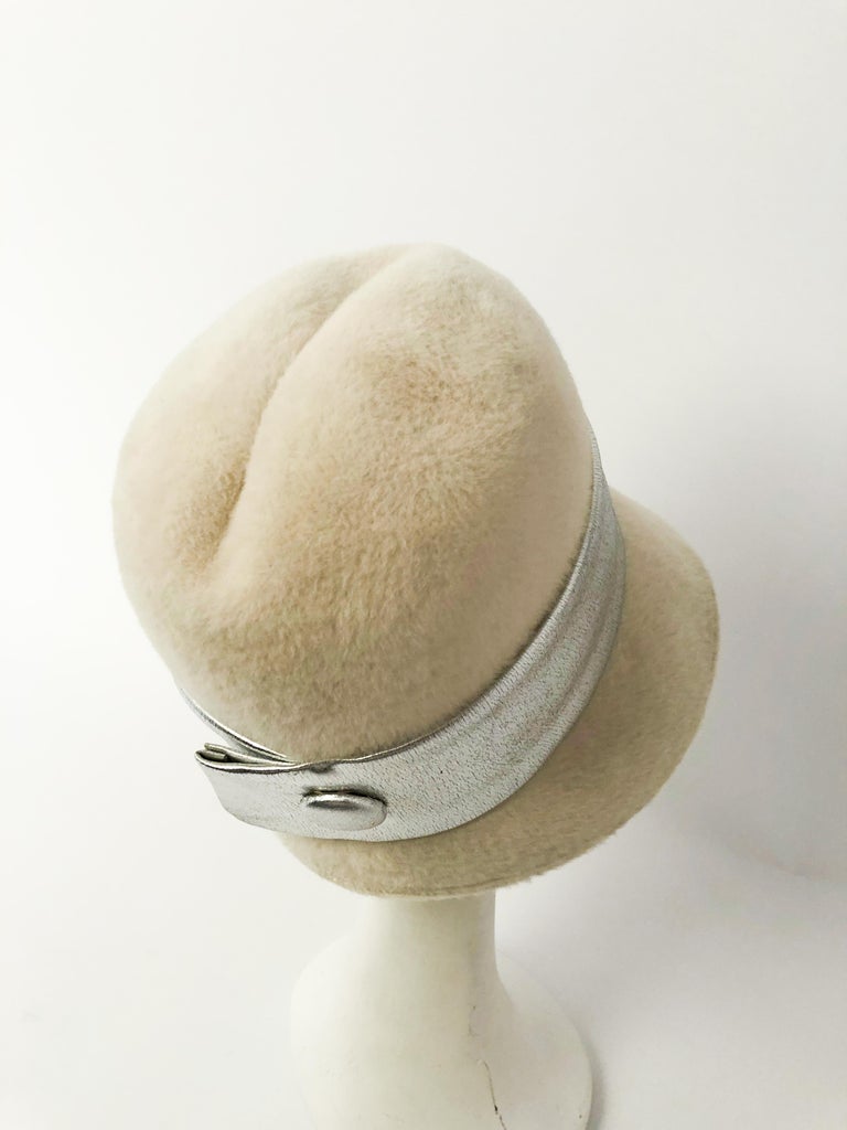 Cream Mod Hat, 1960s For Sale at 1stDibs | women display picture 3