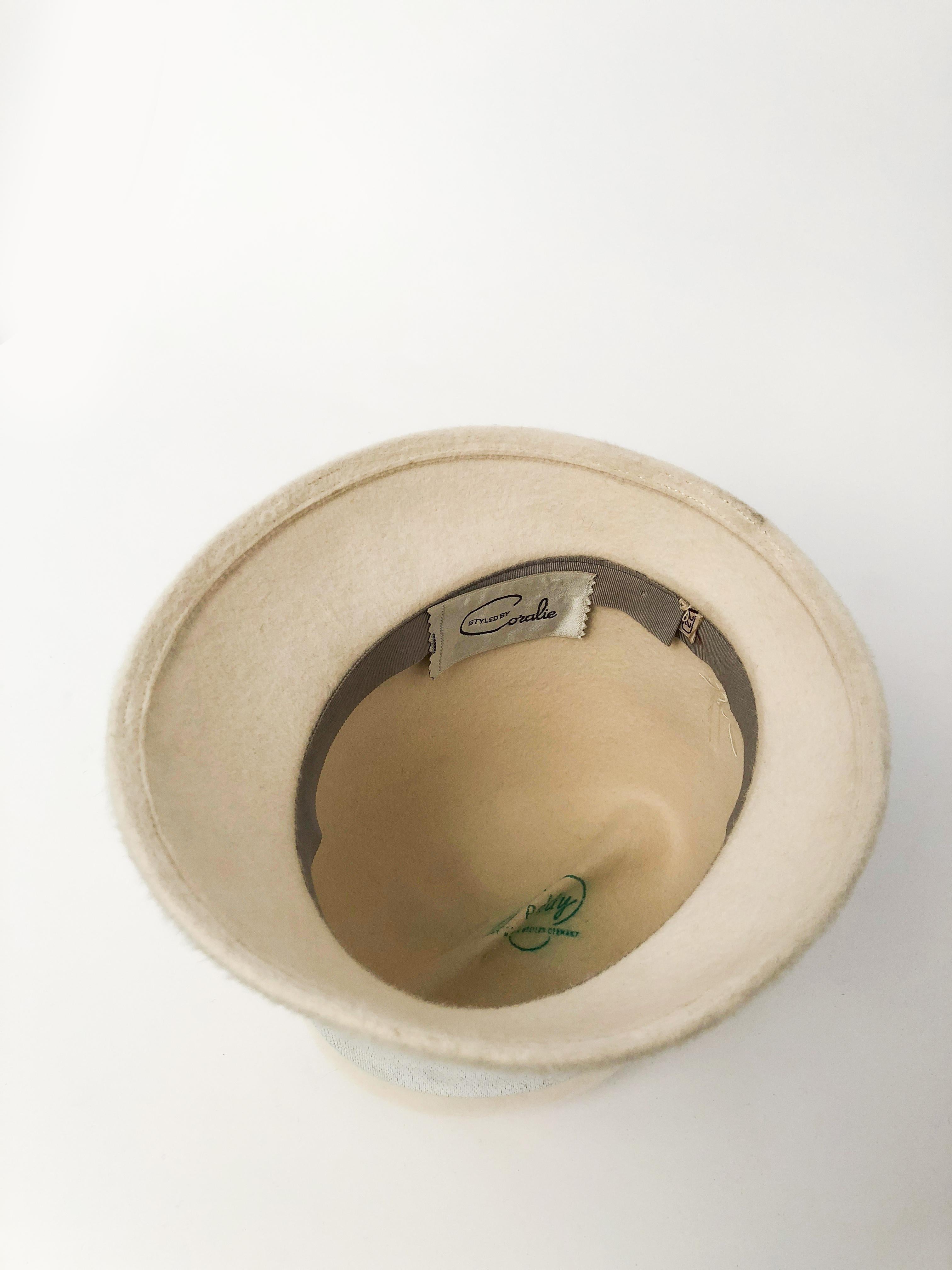 Cream Mod Hat, 1960s  In Good Condition For Sale In San Francisco, CA