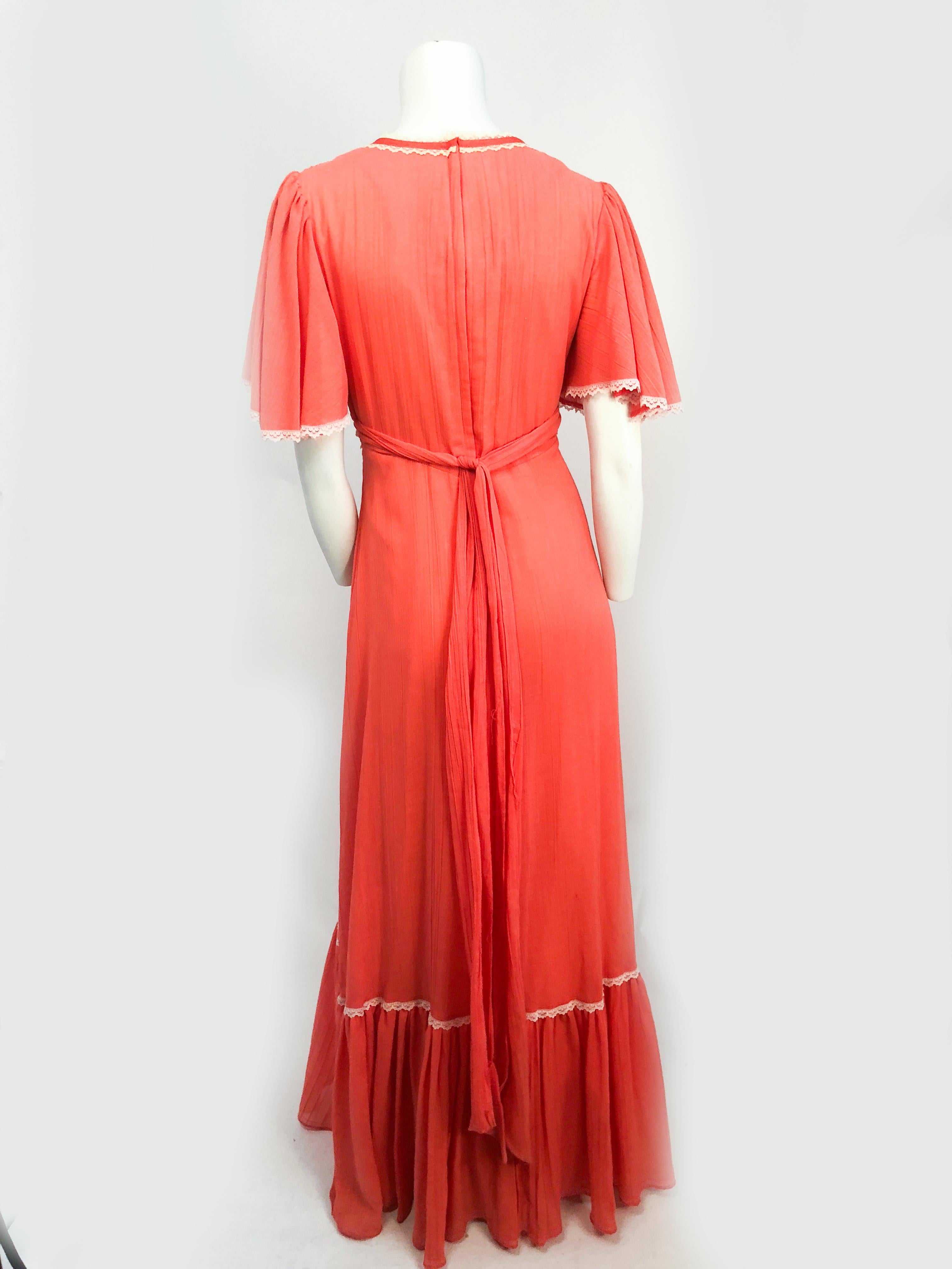 Rouge Sherbet - Robe longue orange des années 1970 en vente