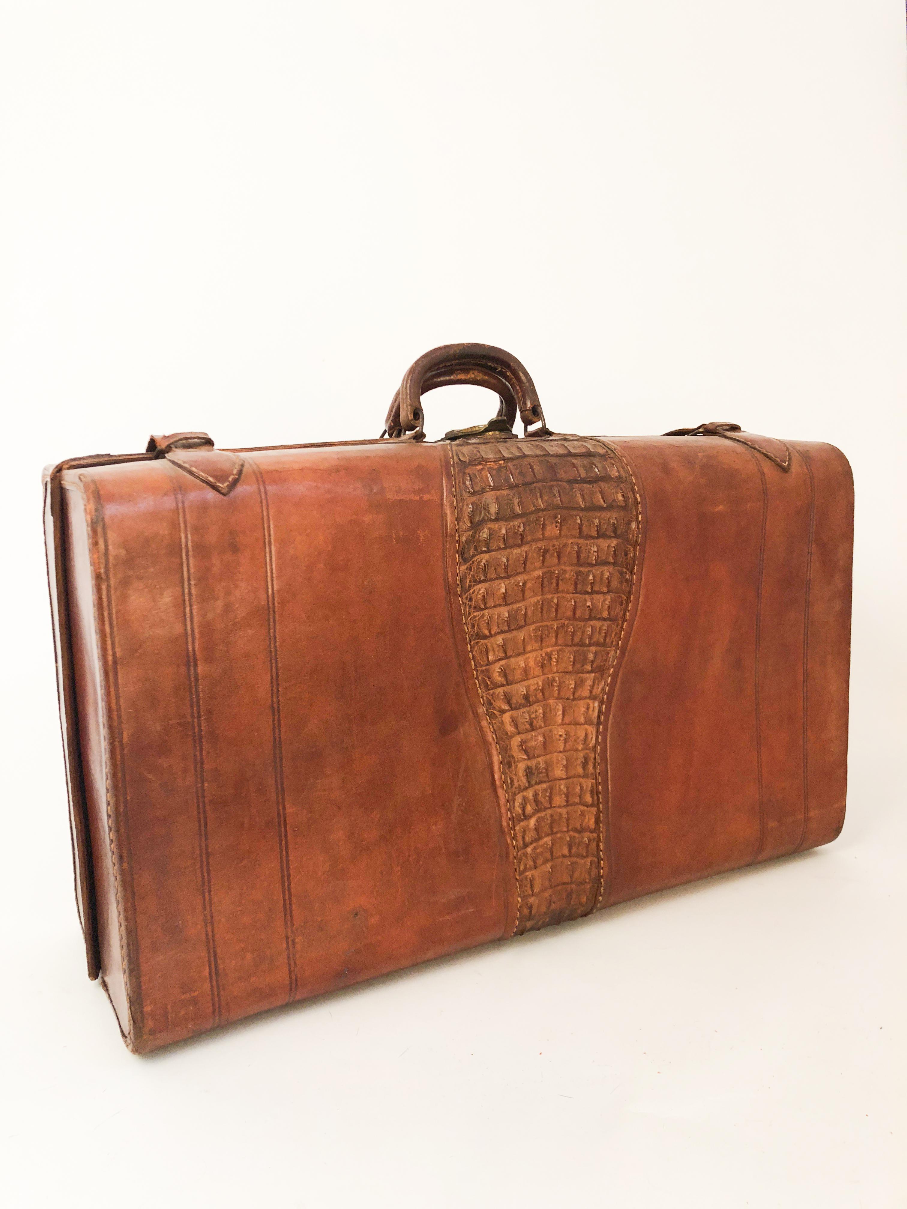 1930's Cayman and Leather Suitcase In Good Condition For Sale In San Francisco, CA